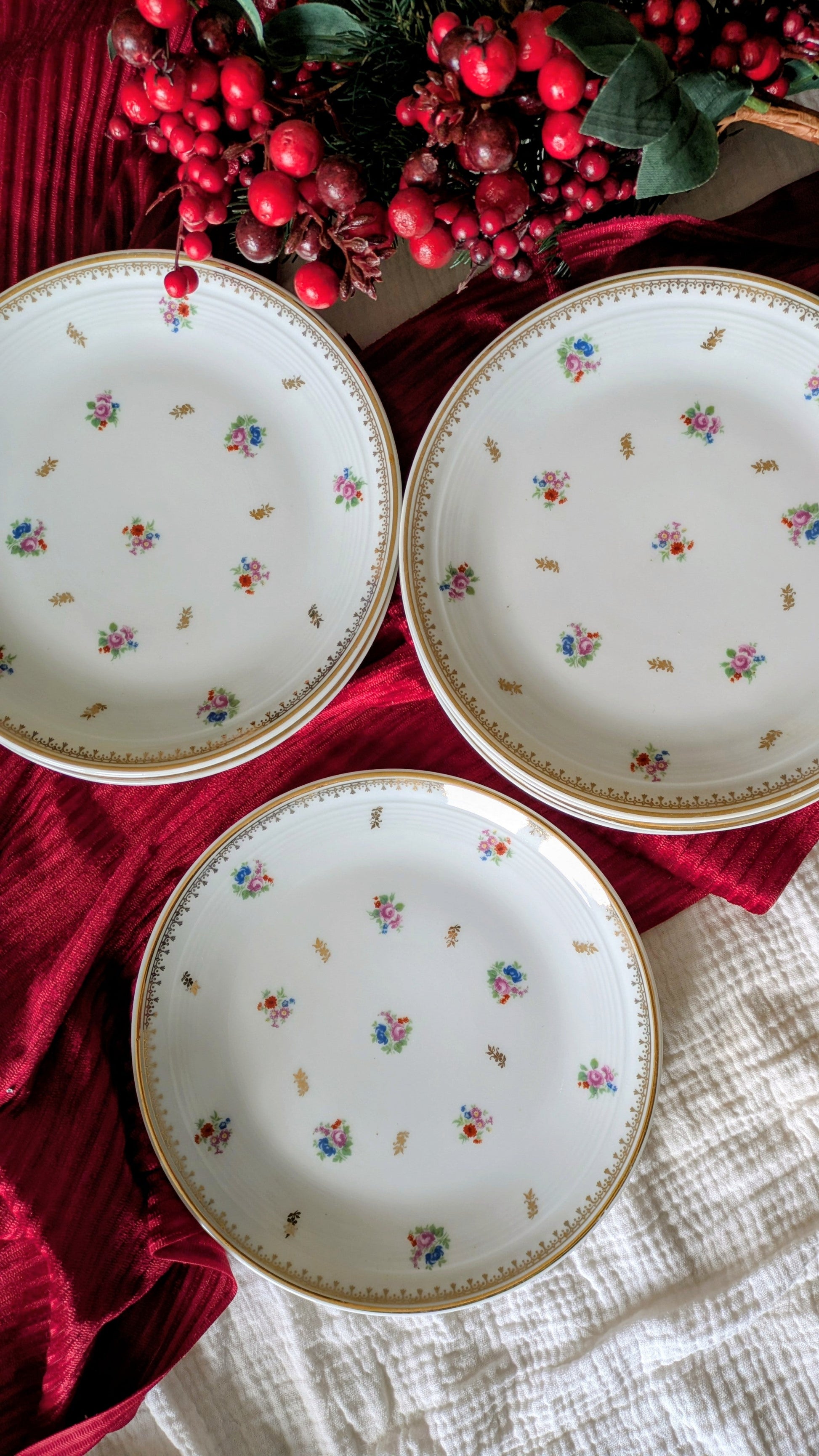 8 assiettes à dessert en porcelaine de Limoges. De Raymonde à Zoé