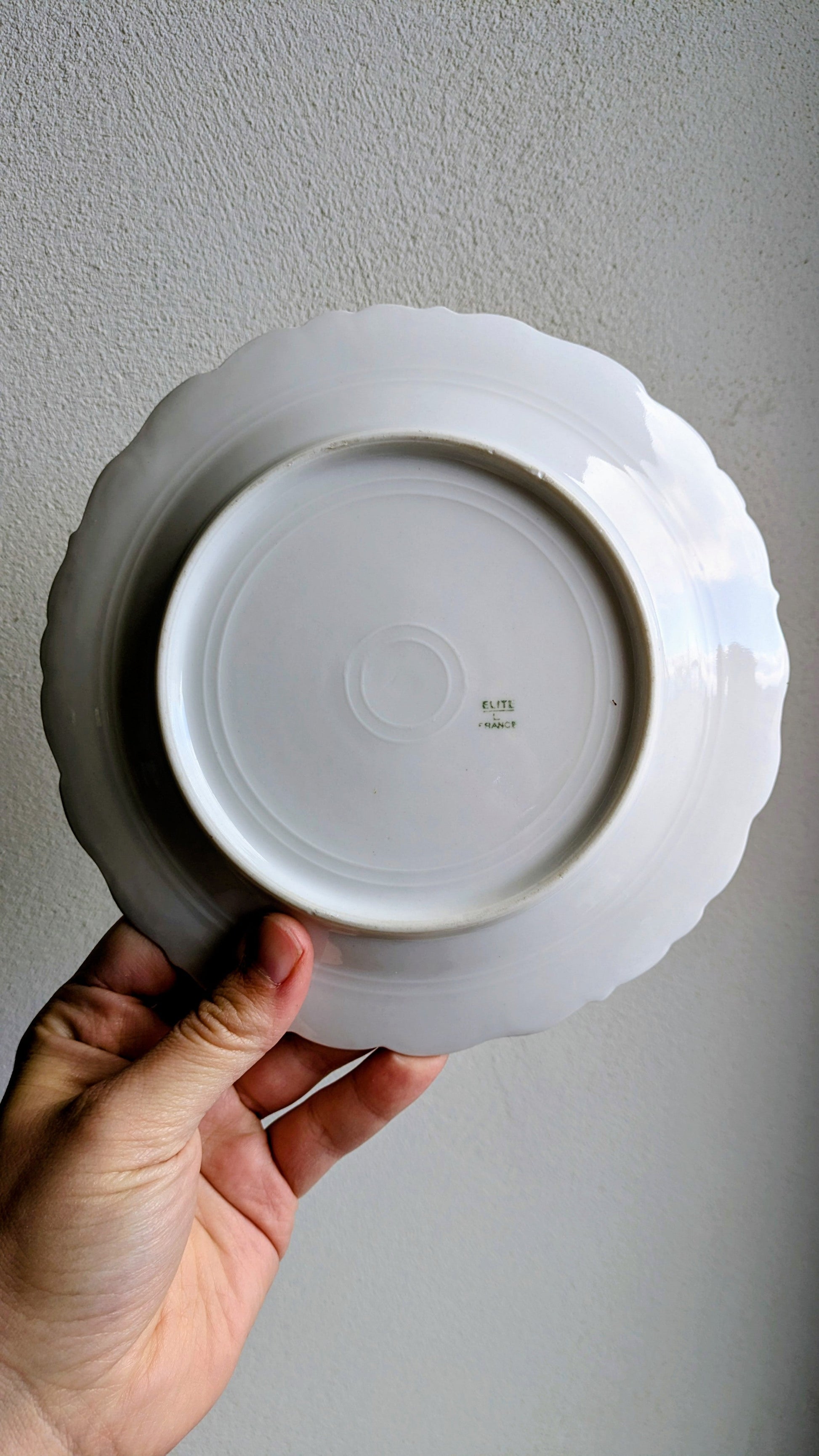 6 assiettes à dessert en porcelaine. De Raymonde à Zoé