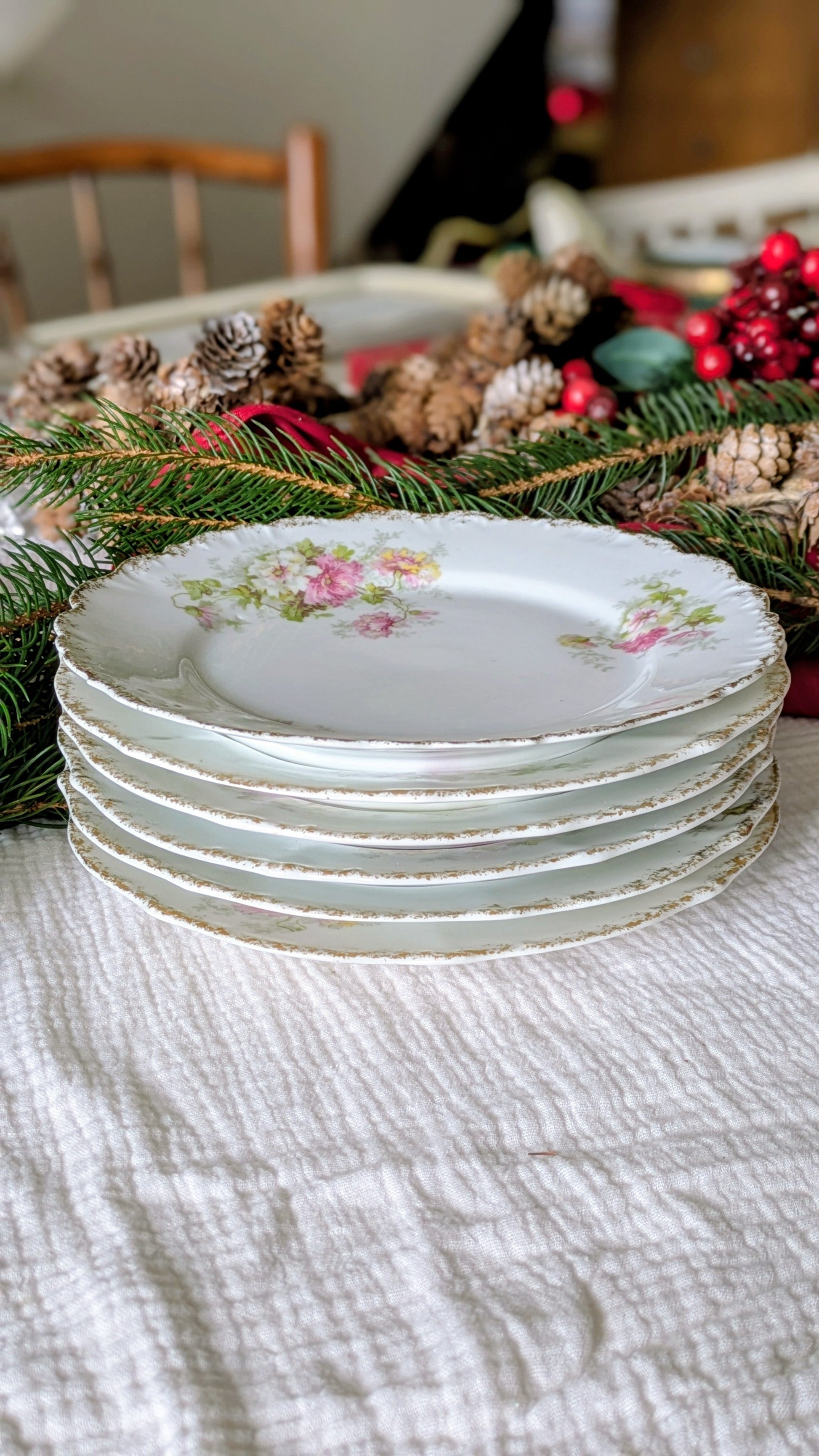 6 assiettes à dessert en porcelaine. De Raymonde à Zoé