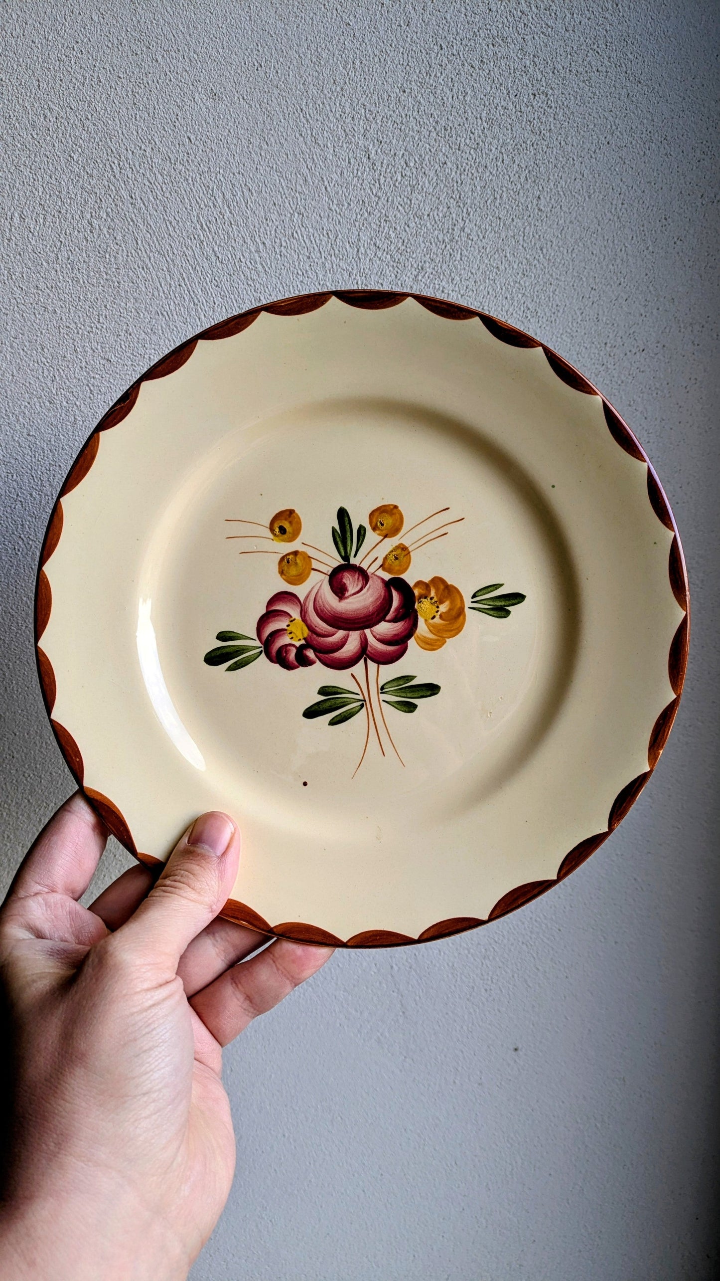 10 assiettes plates en faïence de Longchamp De Raymonde à Zoé