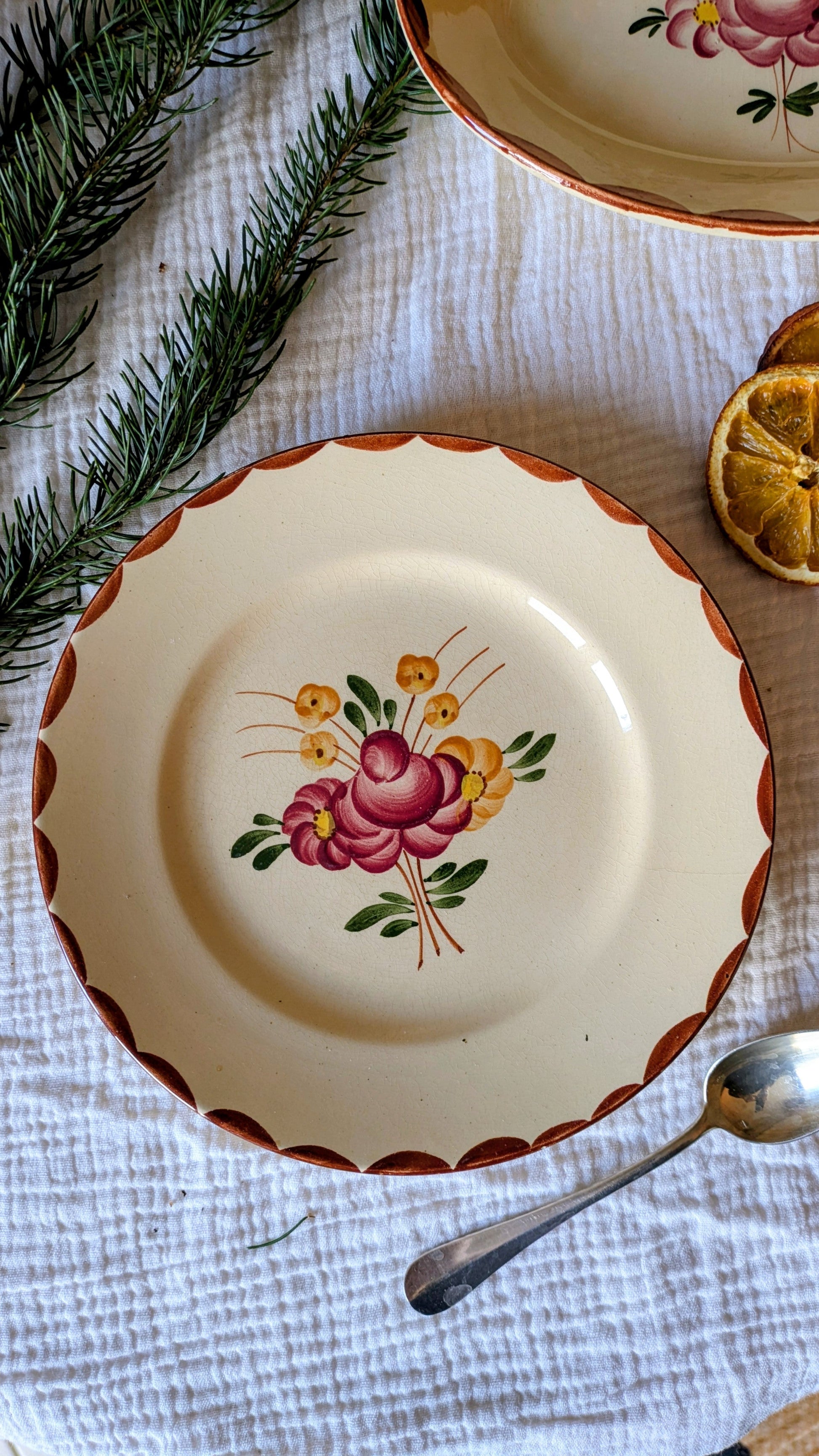 10 assiettes plates en faïence de Longchamp De Raymonde à Zoé