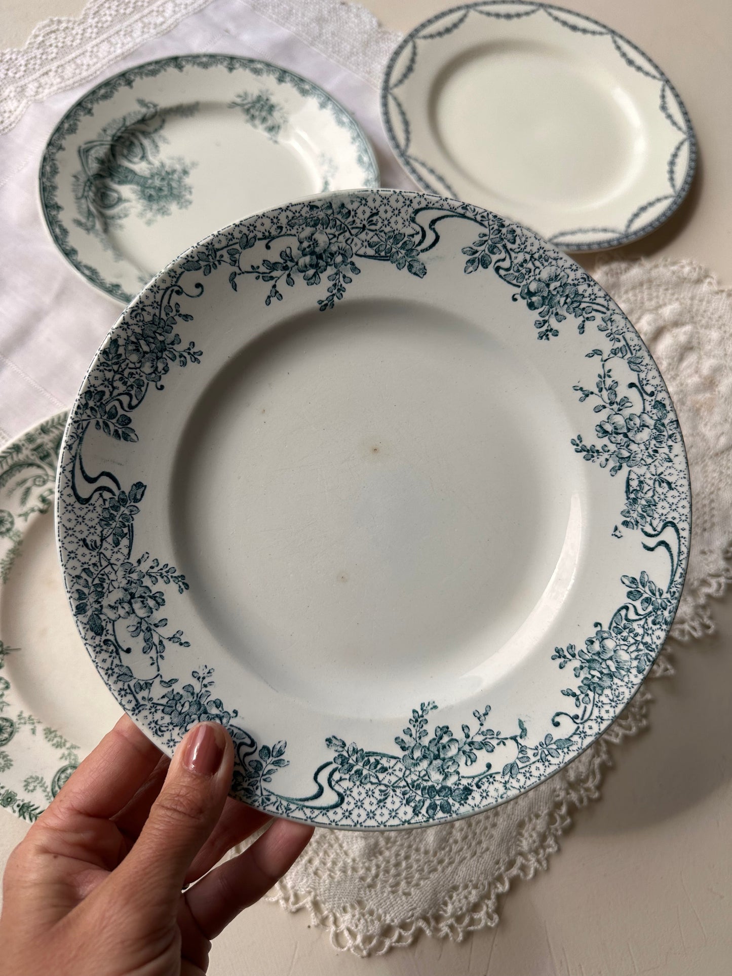 Ensemble de 6 assiettes plate terre de fer De Raymonde à Zoé