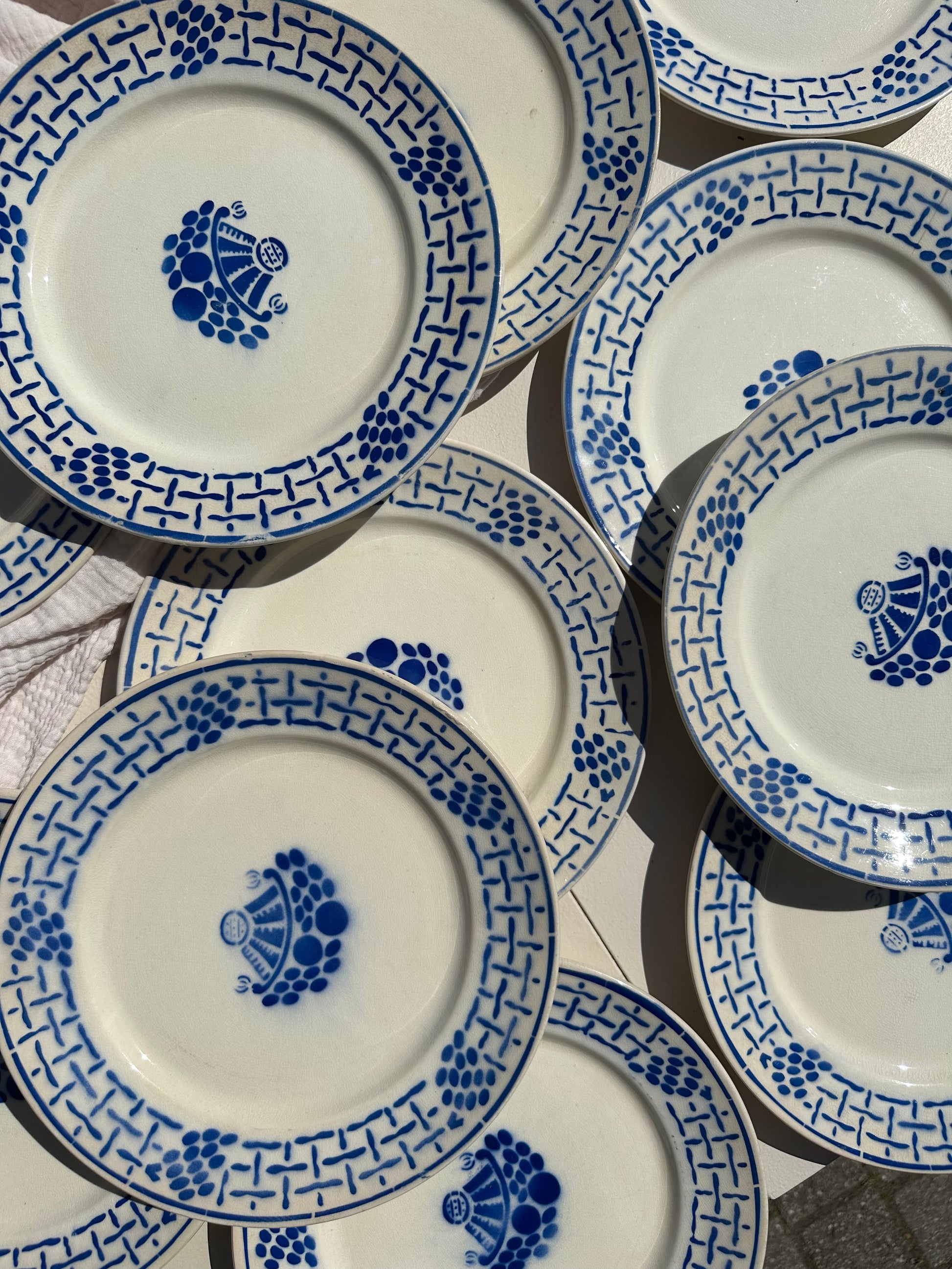 Ensemble de 10 assiettes plates Badonviller De Raymonde à Zoé
