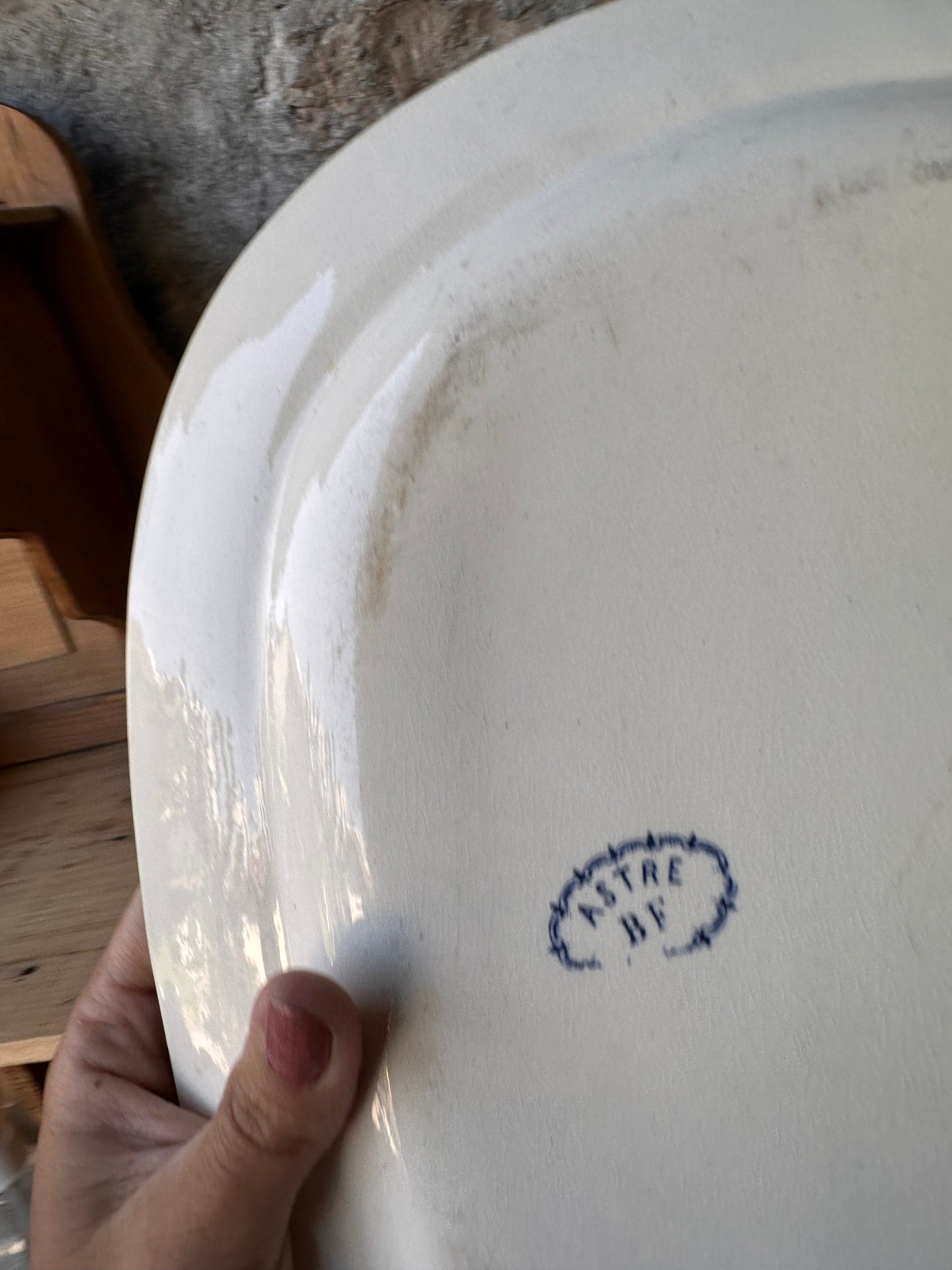Plat oval terre de fer bleu De Raymonde à Zoé