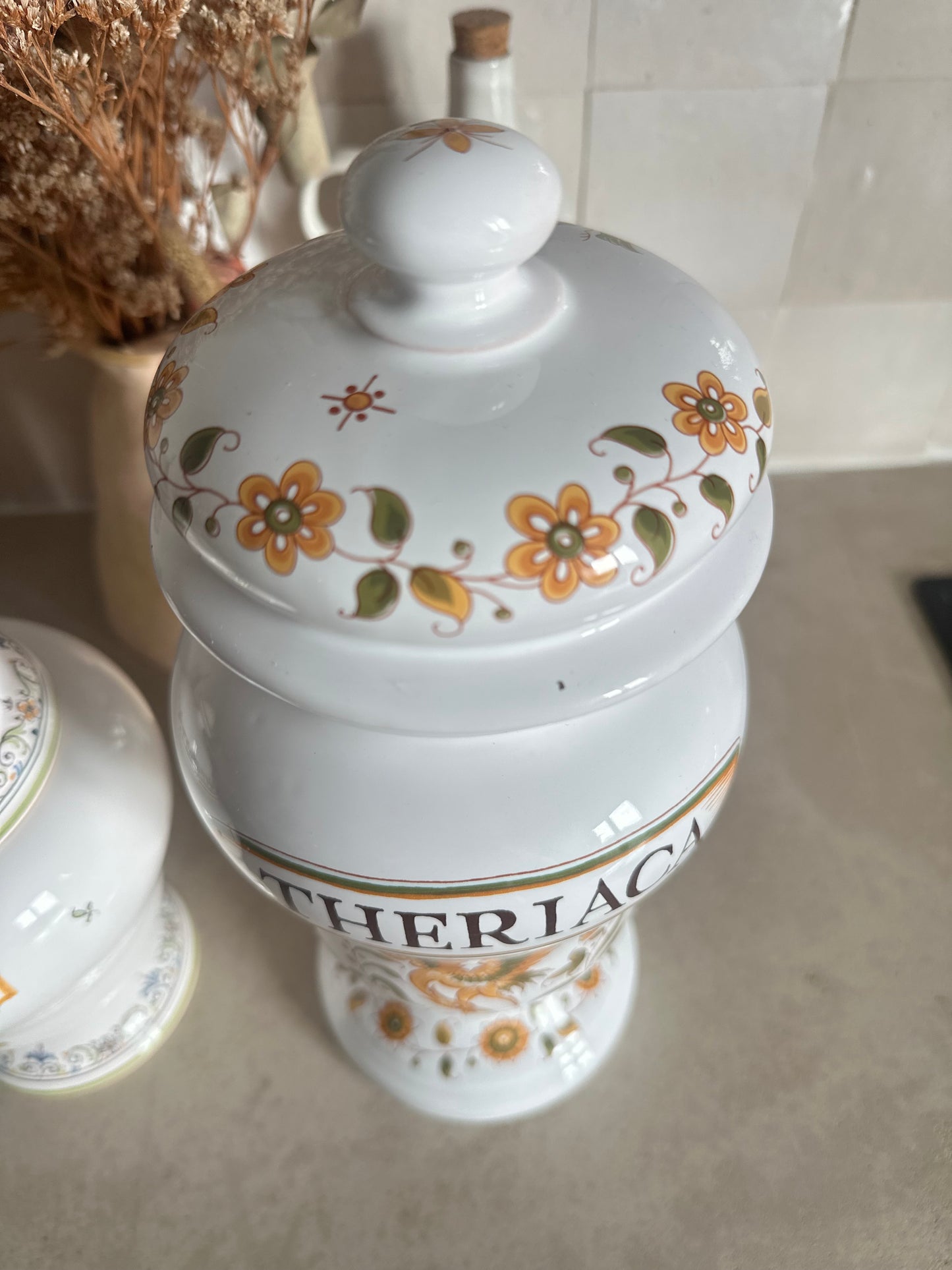 Pot à pharmacie « Theriaca »  en faïence de Moustiers