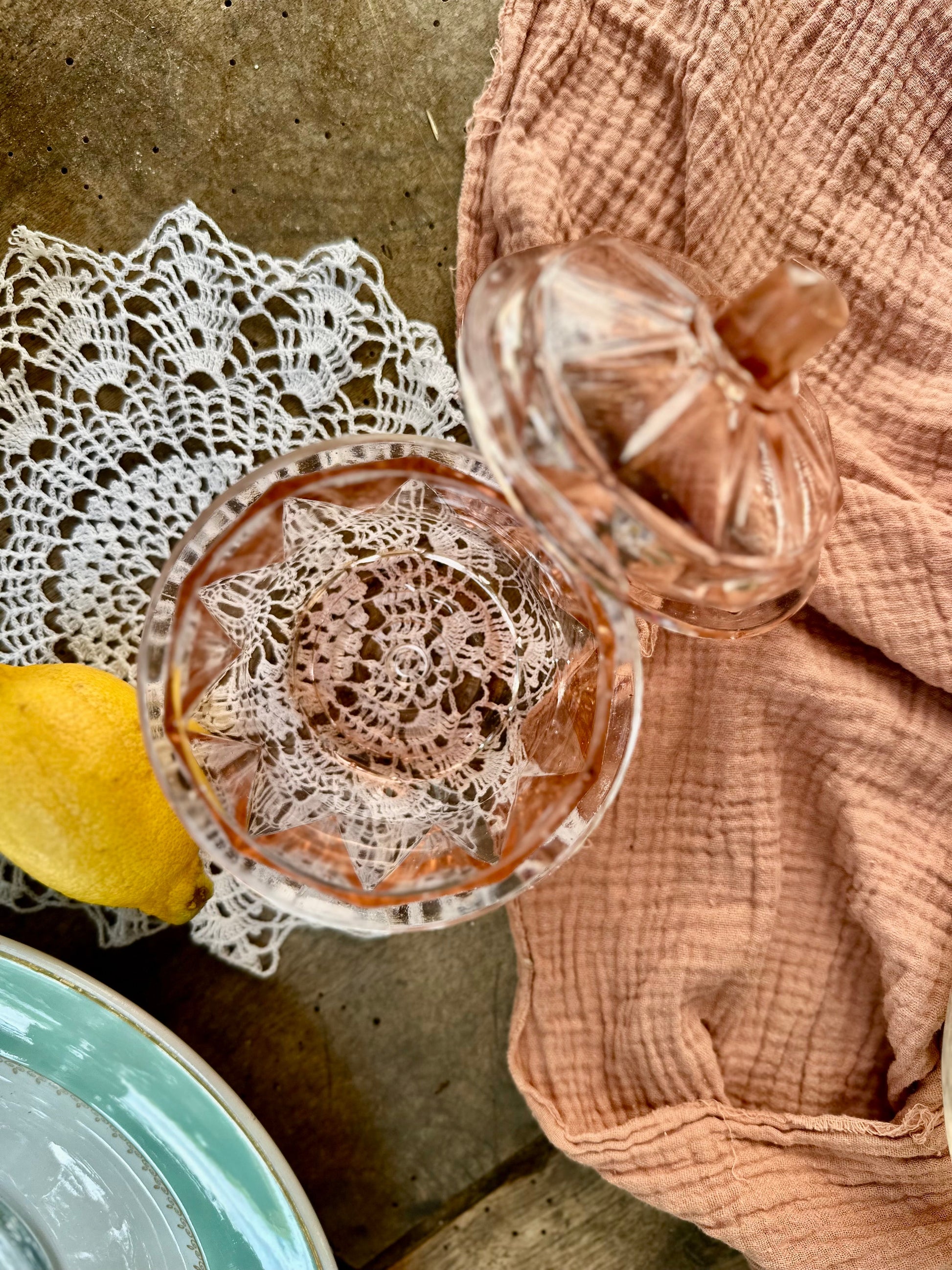 Boite à bijoux en verre rosée De Raymonde à Zoé