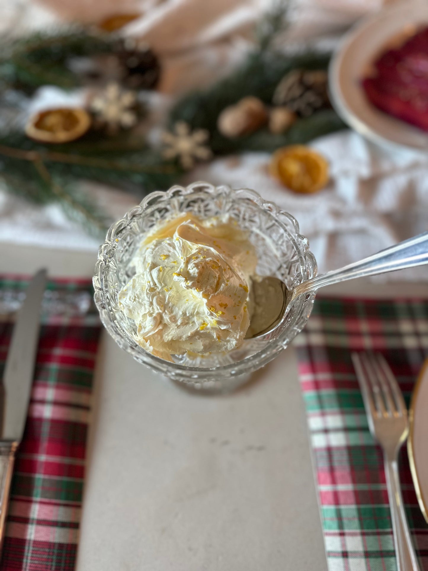 Petite coupe sur pied en verre moulé De Raymonde à Zoé
