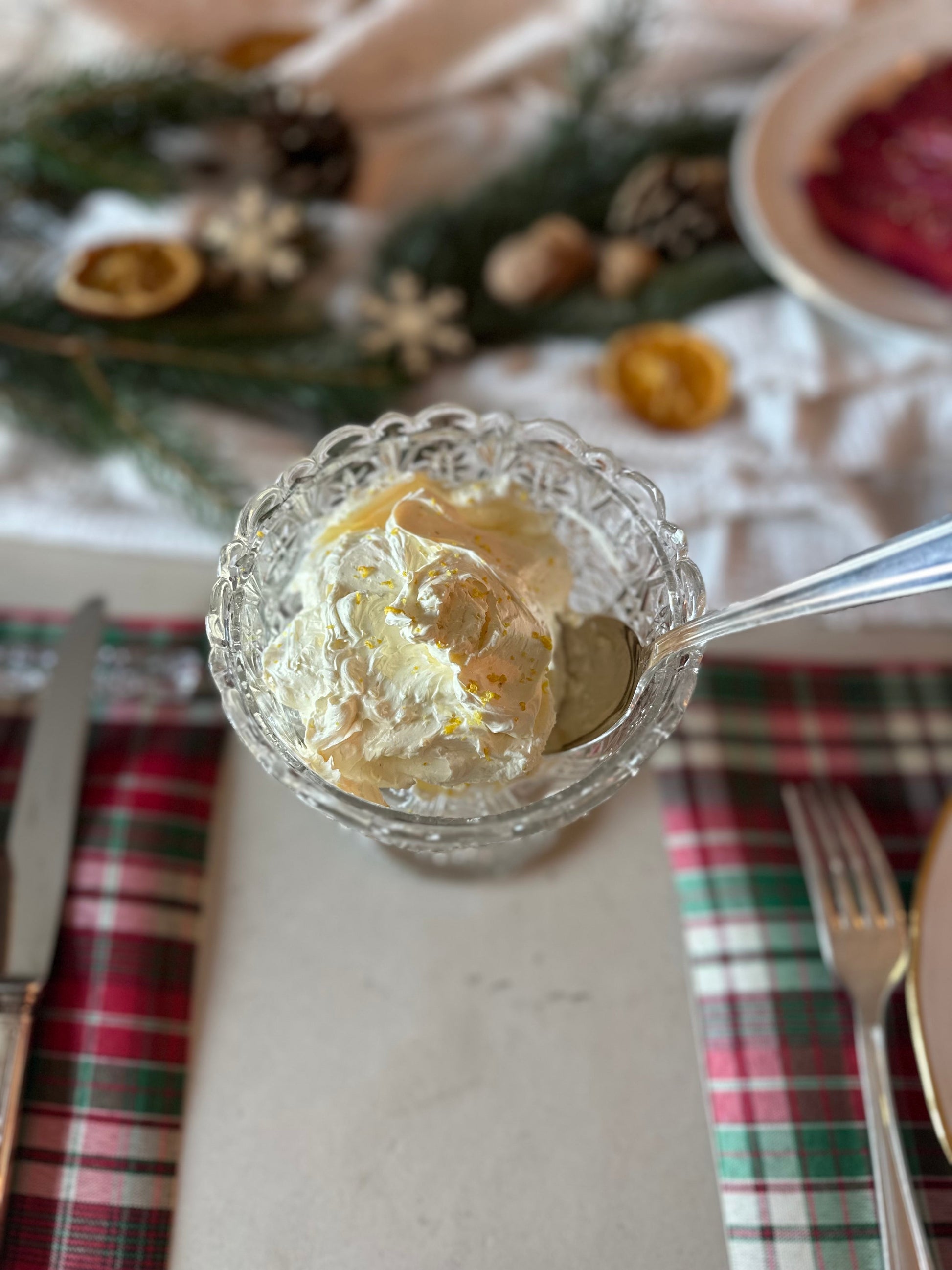 Petite coupe sur pied en verre moulé De Raymonde à Zoé
