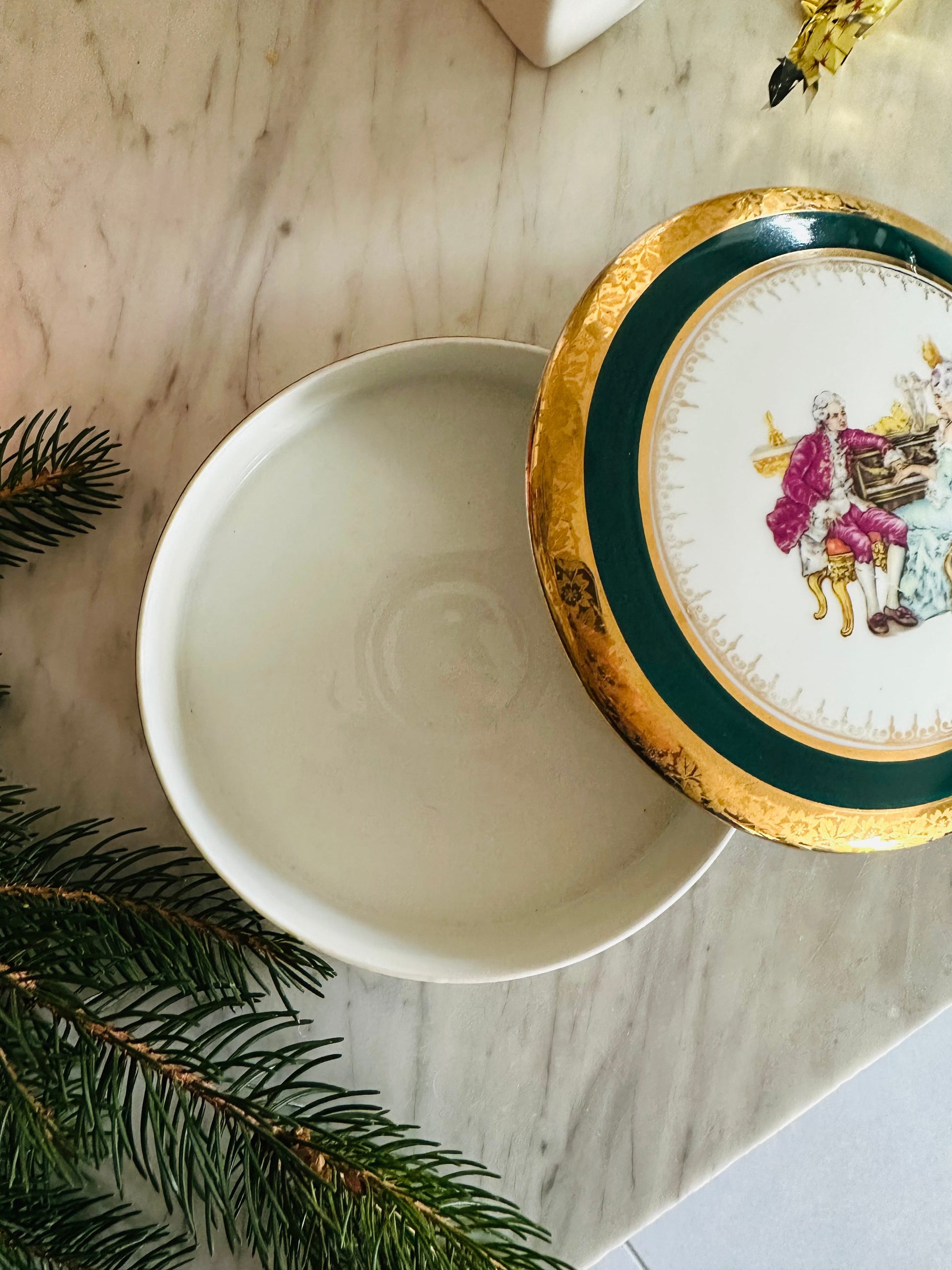 Boite à bijoux en porcelaine de Limoges De Raymonde à Zoé