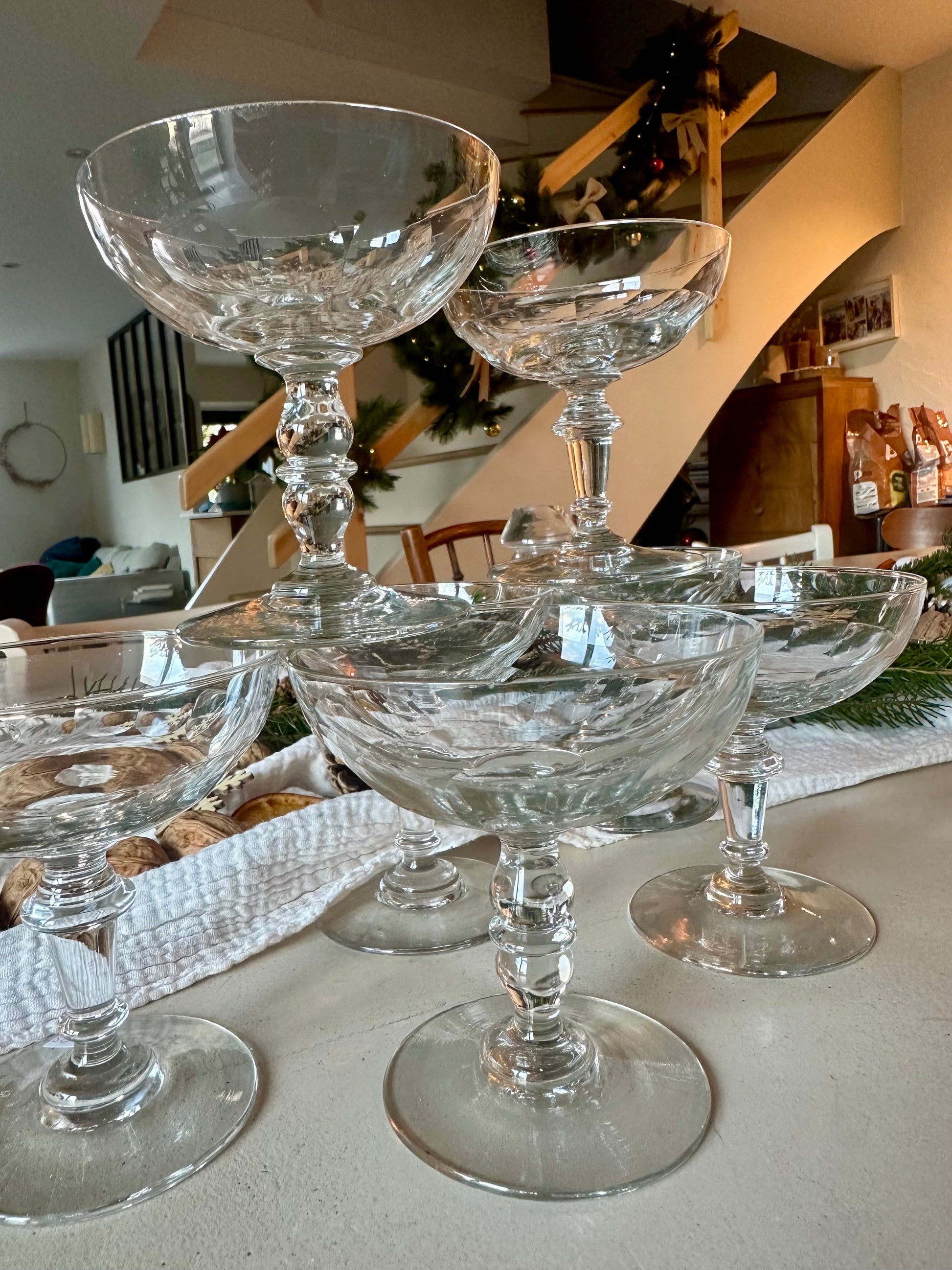 5 coupes à champagne ancienne en cristal De Raymonde à Zoé