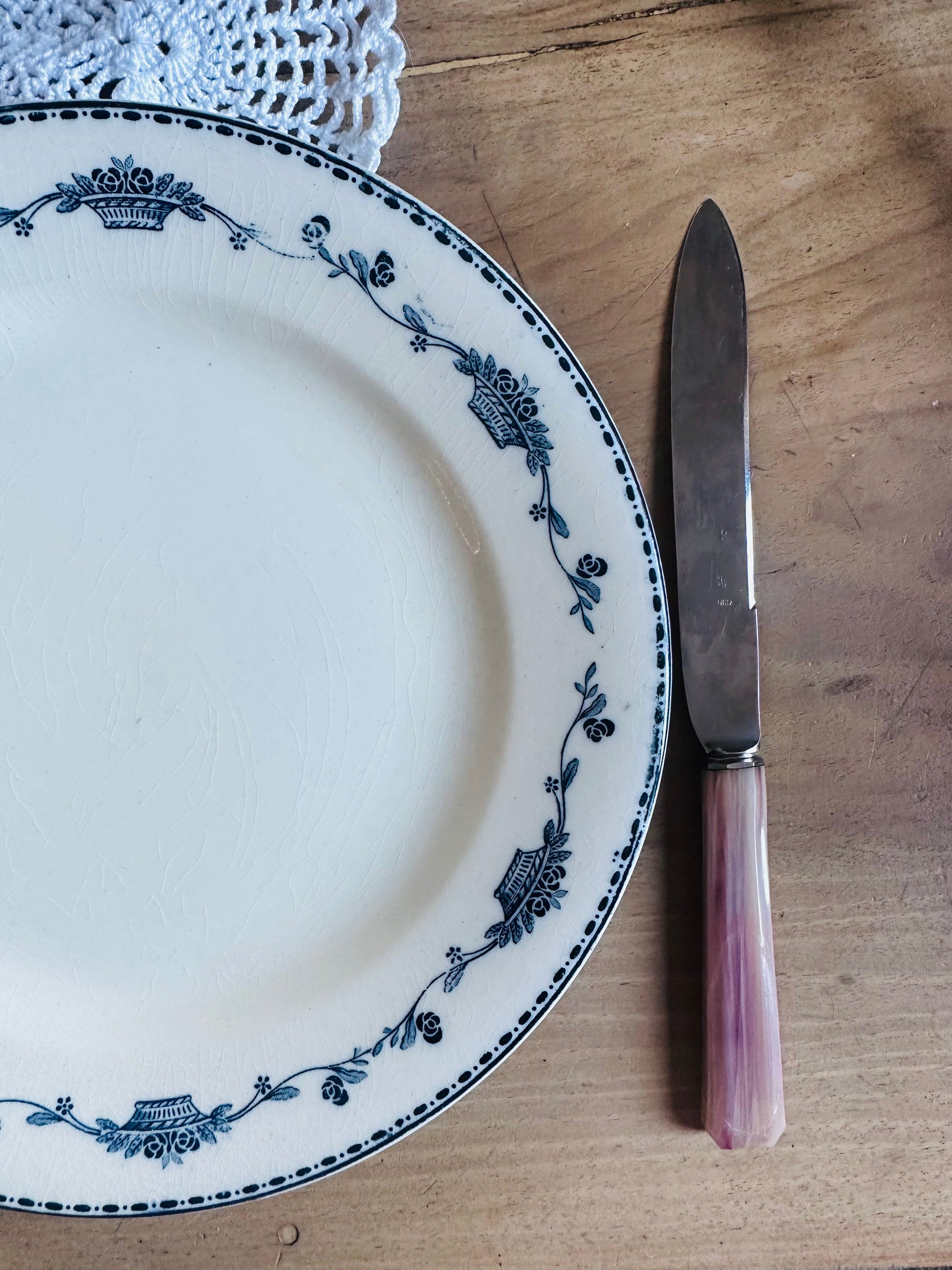 Ensemble de 24 couteaux vintage dans leur étui De Raymonde à Zoé