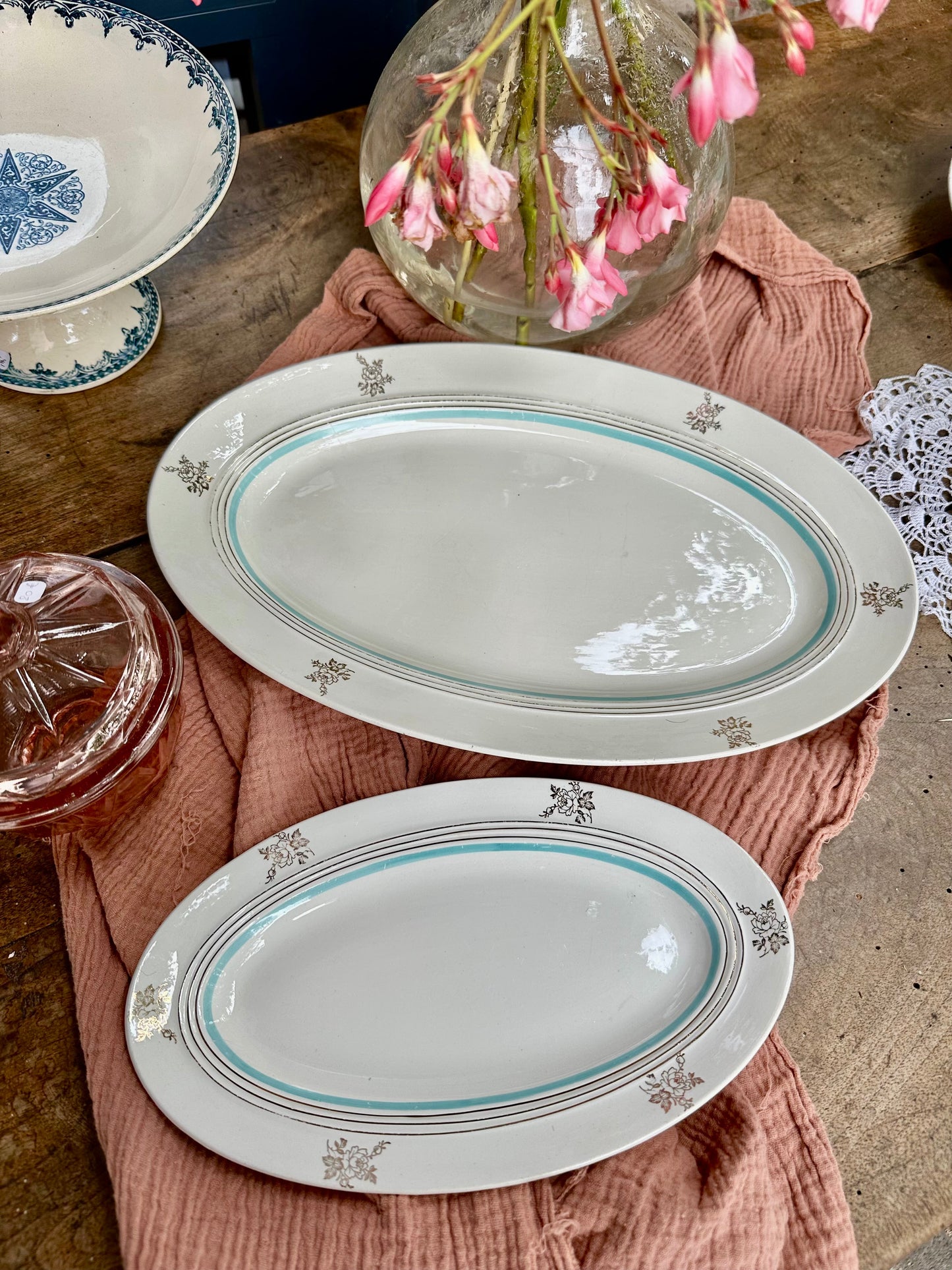 Duo de plats en faïence De Raymonde à Zoé