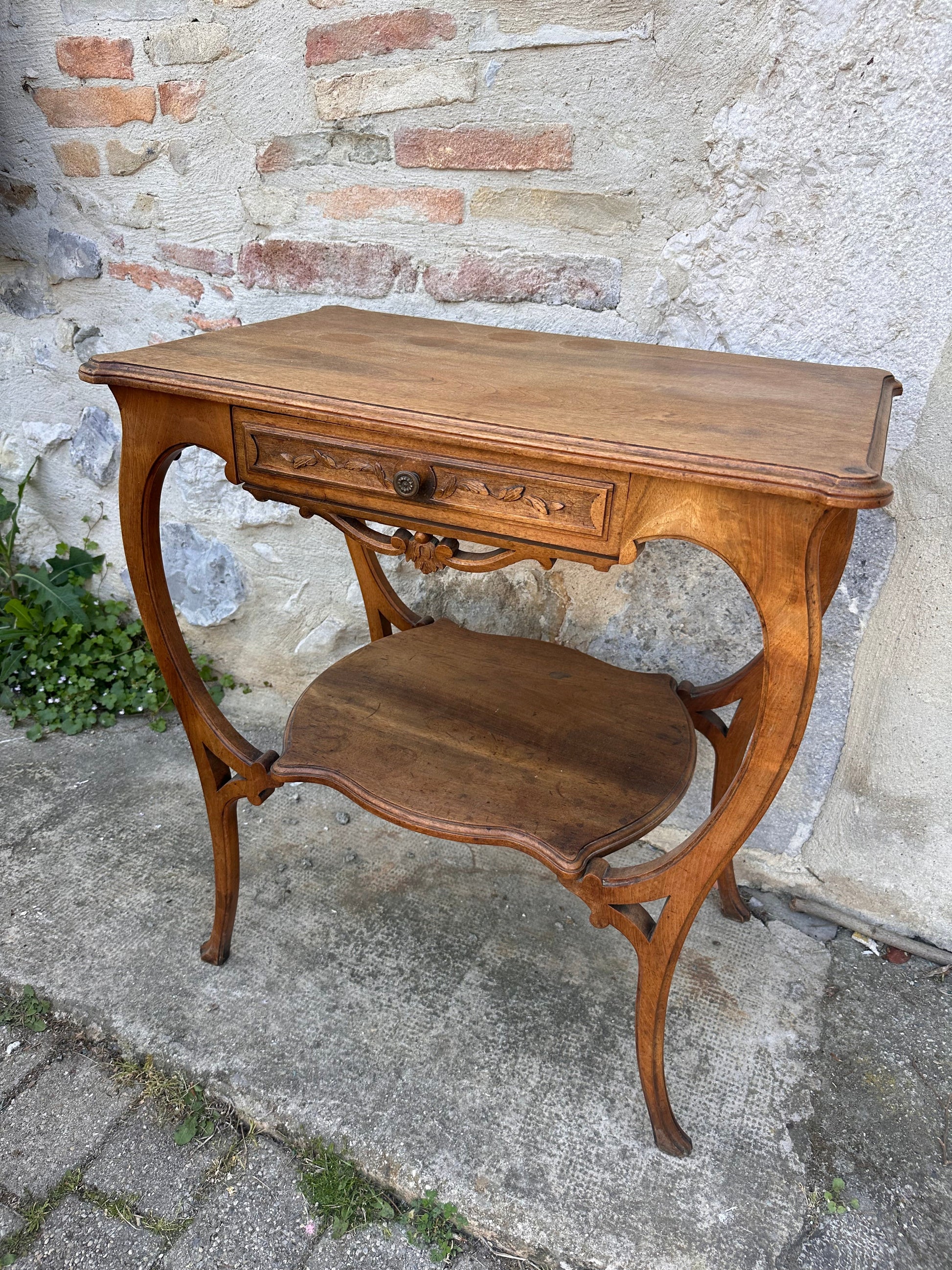 Meuble d’appoint en noyer De Raymonde à Zoé
