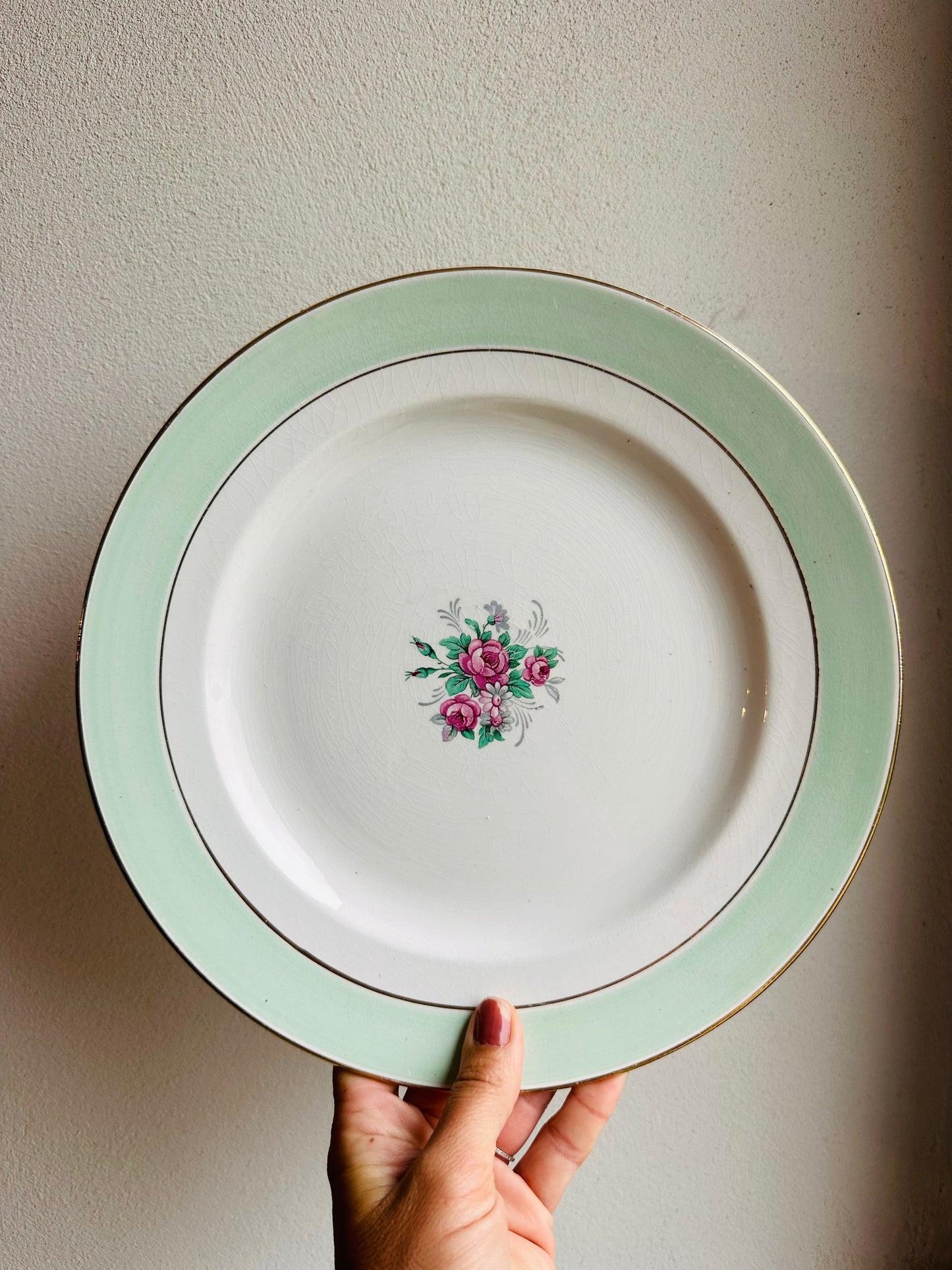 1 grande assiette de présentation en faïence De Raymonde à Zoé