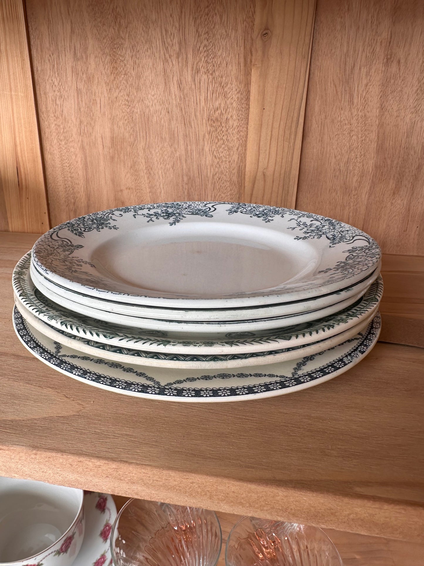 Ensemble de 6 assiettes plate terre de fer De Raymonde à Zoé