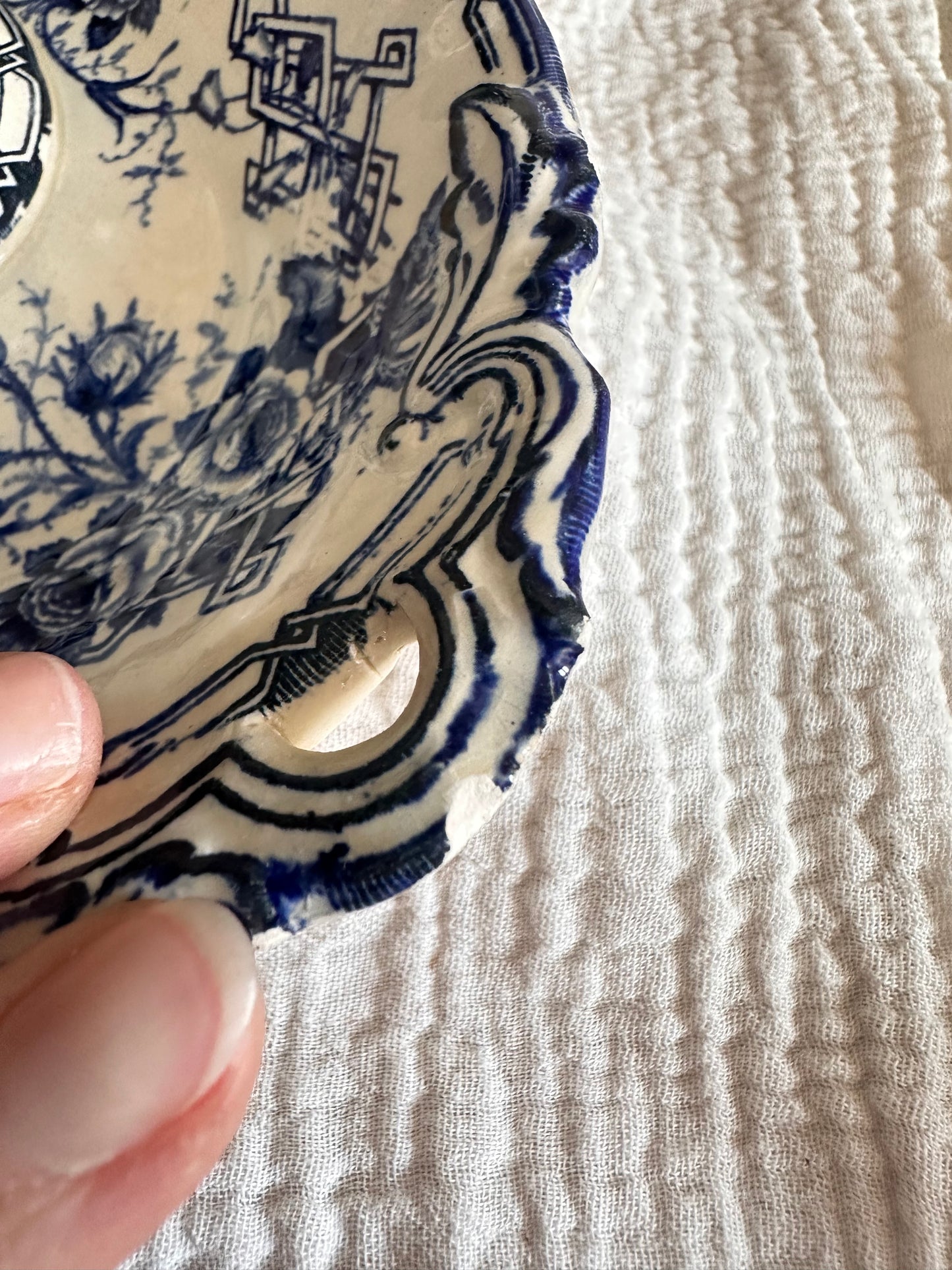 Saucière ancienne 19e siècle Creil & Montereau