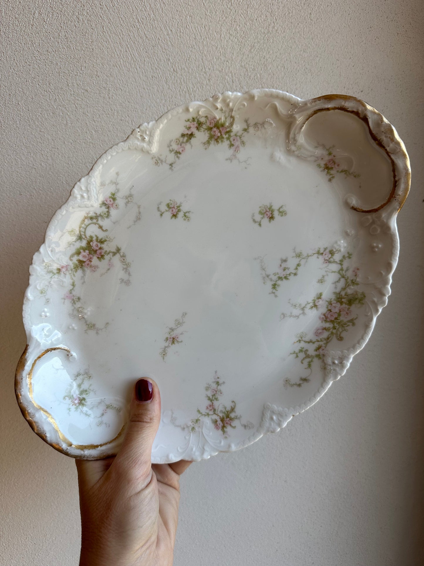 Plat oval en porcelaine De Raymonde à Zoé