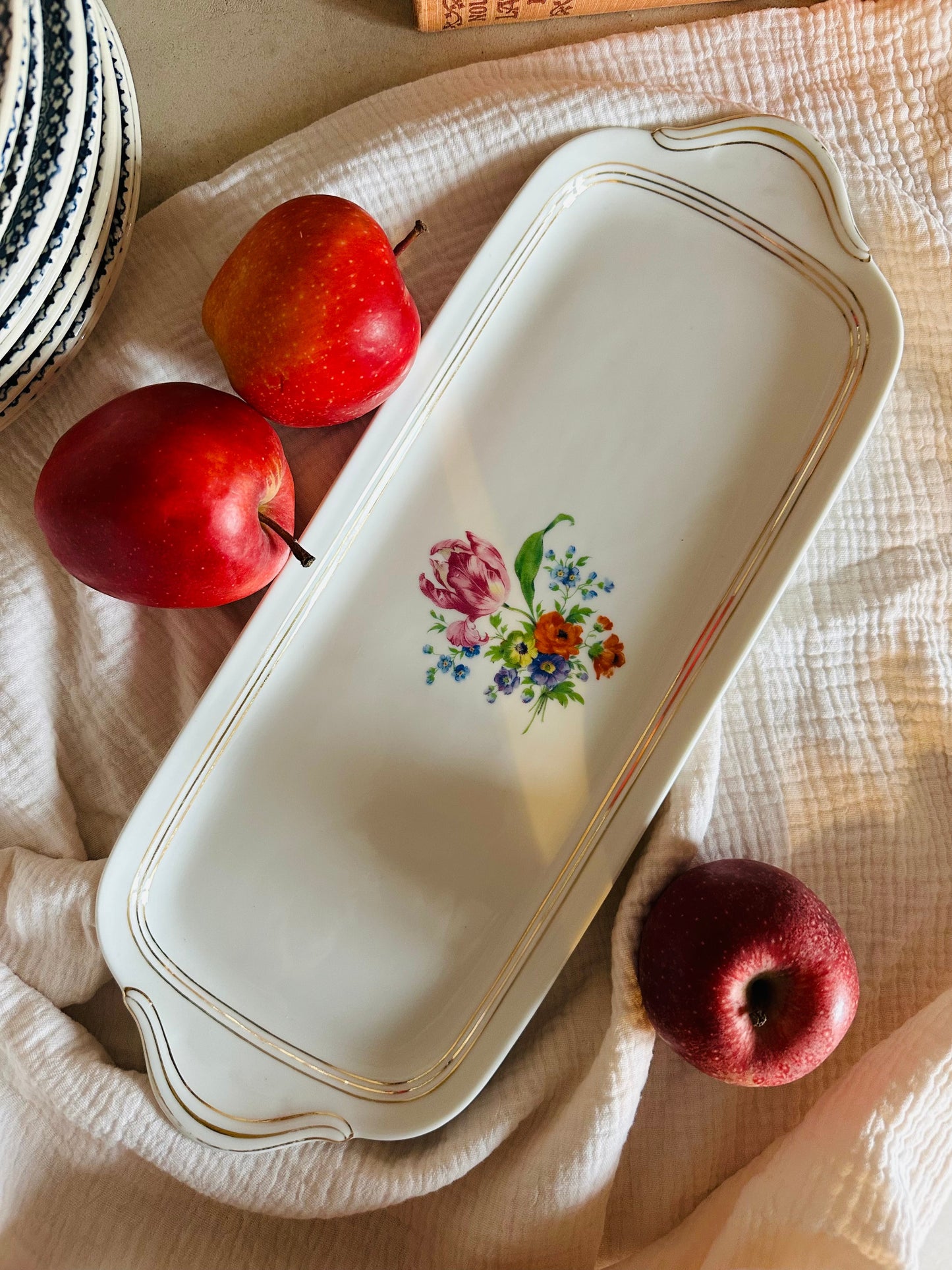 Plat a cake en porcelaine de Limoges De Raymonde à Zoé