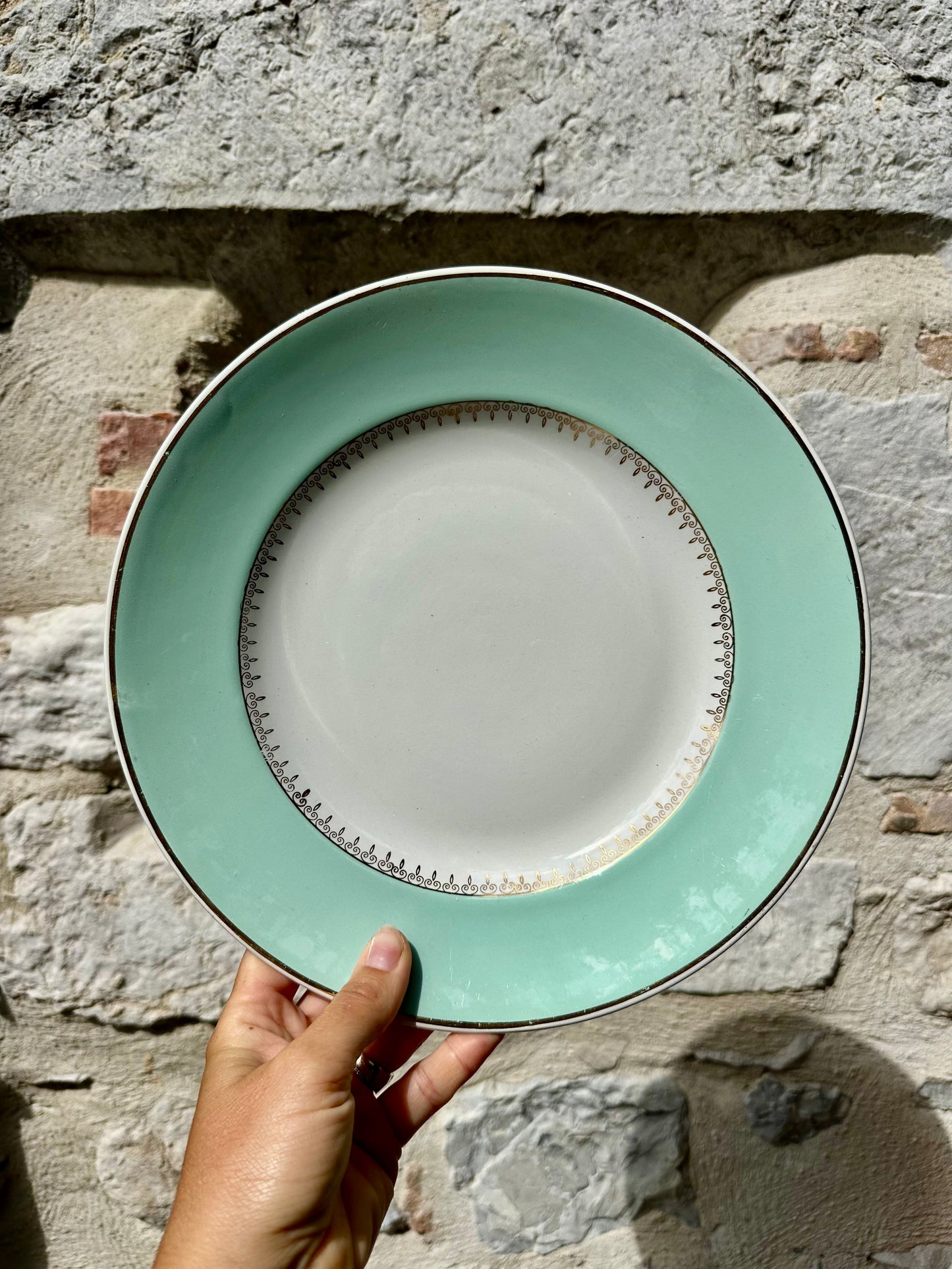 Plat rond en faïence de Luneville De Raymonde à Zoé