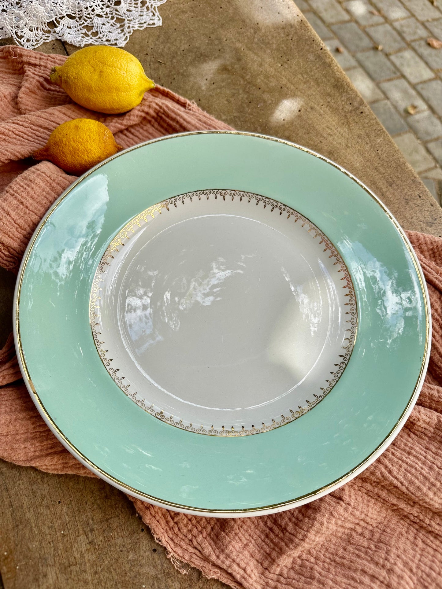 Plat rond en faïence de Luneville De Raymonde à Zoé