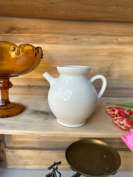 Ancien pichet a eau en céramique beige De Raymonde à Zoé