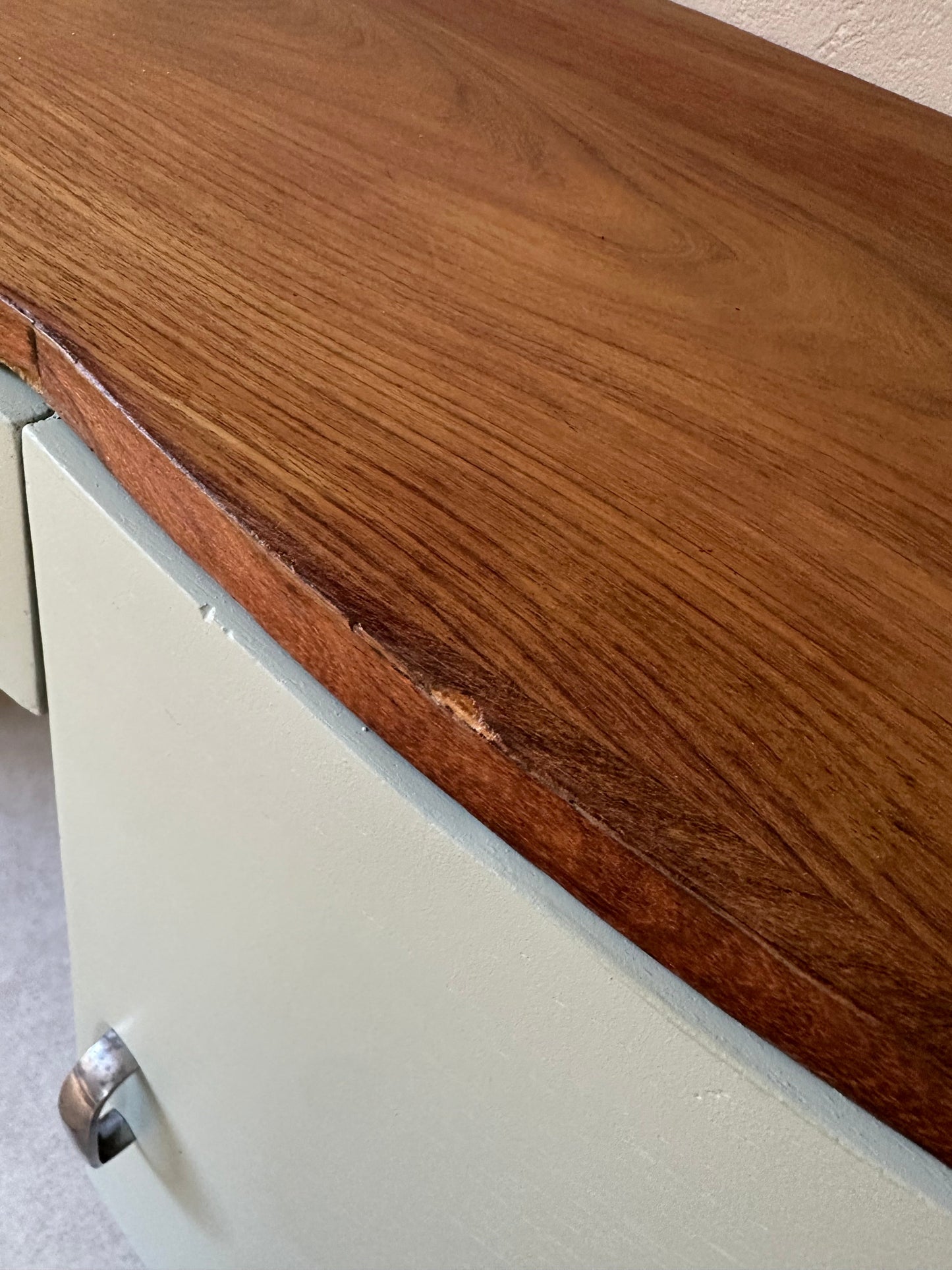 Bureau vintage relooké De Raymonde à Zoé