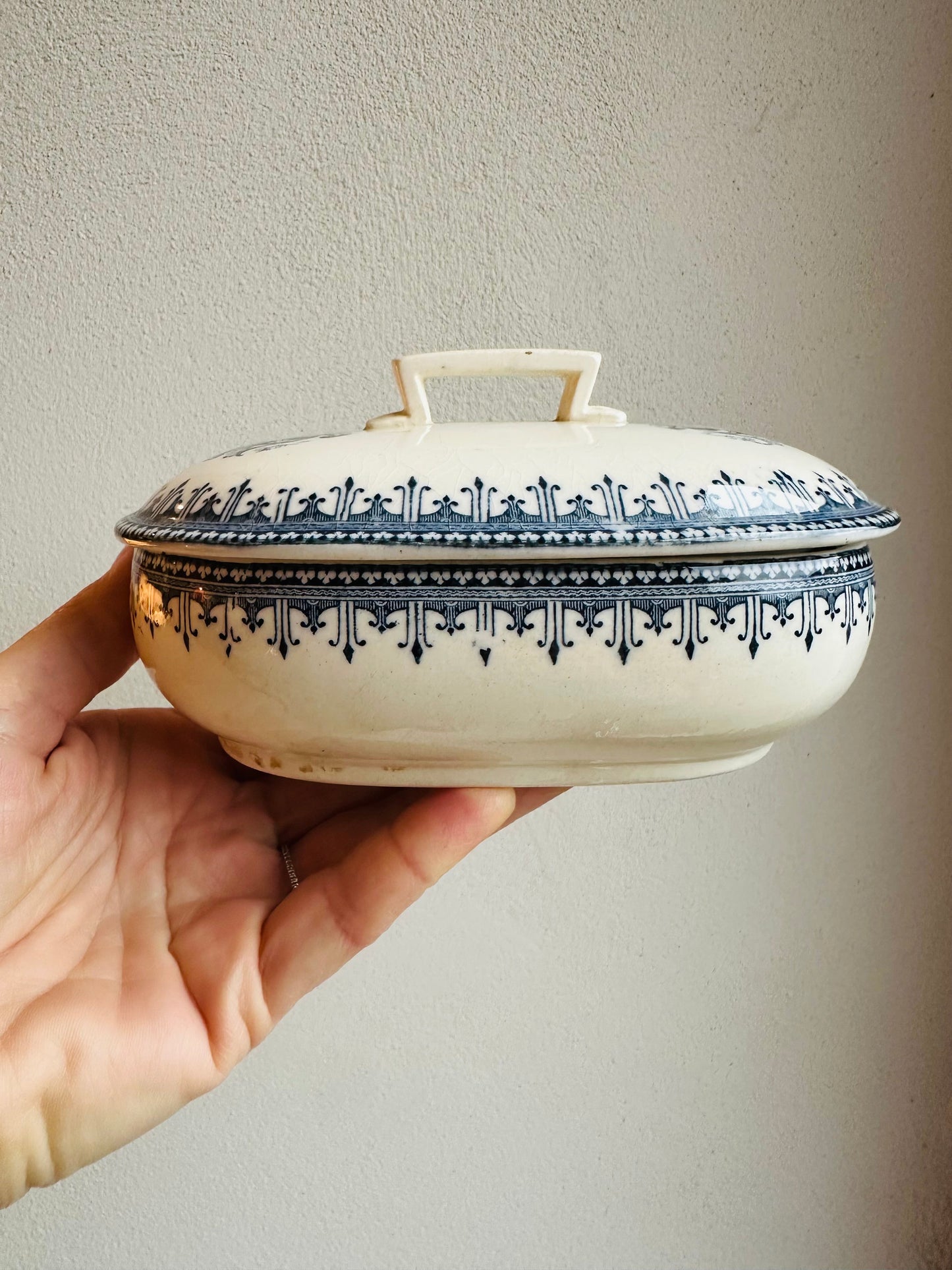 Ensemble de toilettes très ancien terre de fer De Raymonde à Zoé