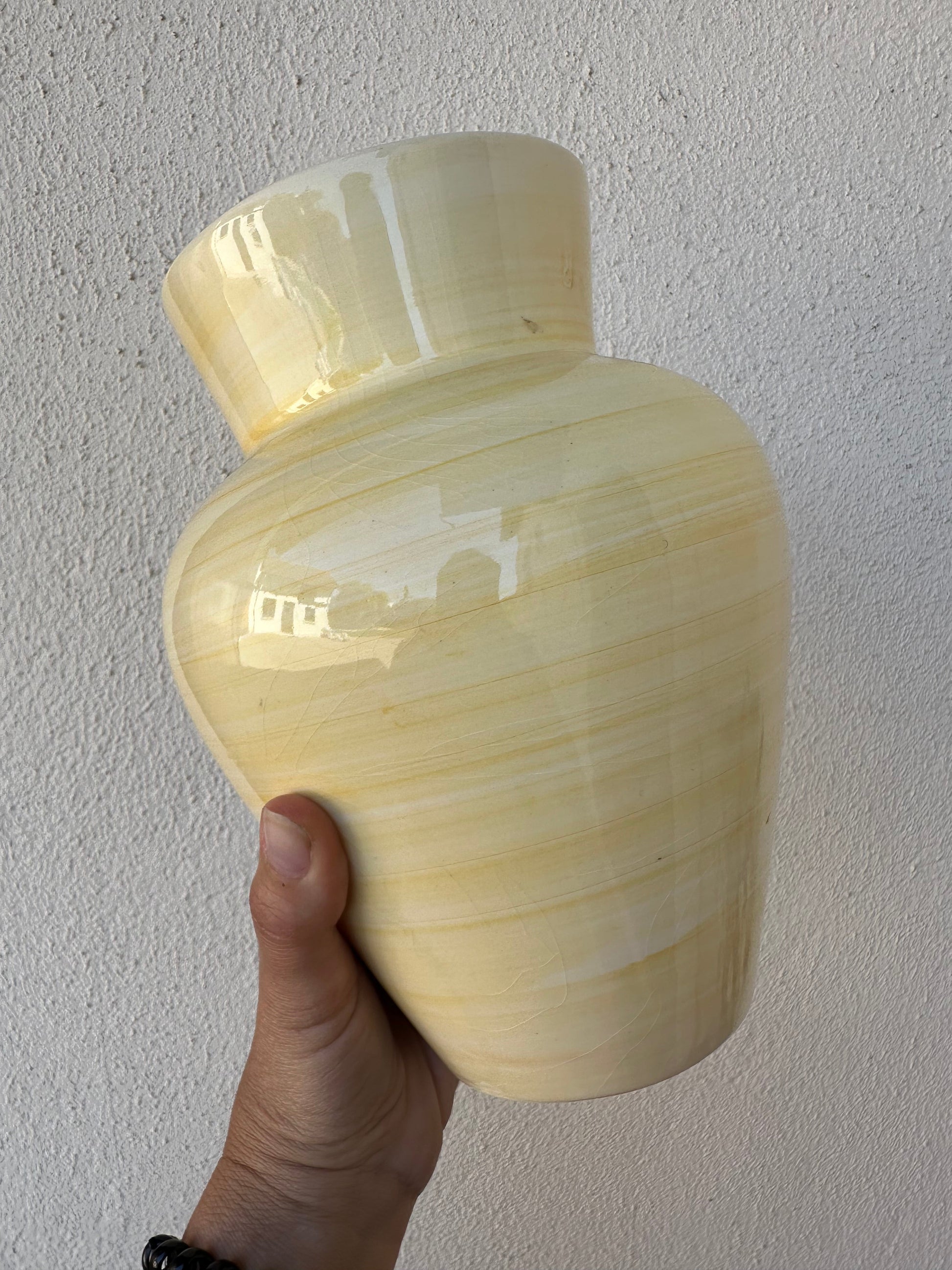 Vase jaune en céramique peint à la main De Raymonde à Zoé