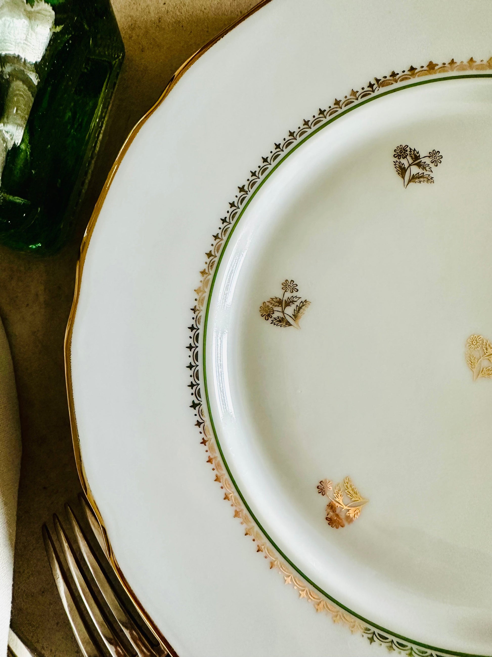 8 assiettes plates en porcelaine De Raymonde à Zoé