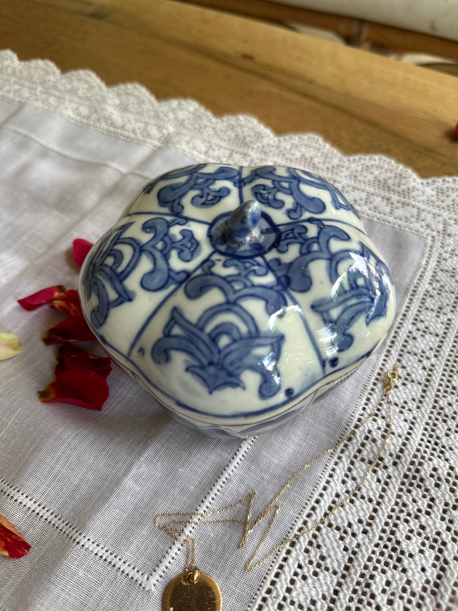 Boite à bijoux en porcelaine chinoise De Raymonde à Zoé