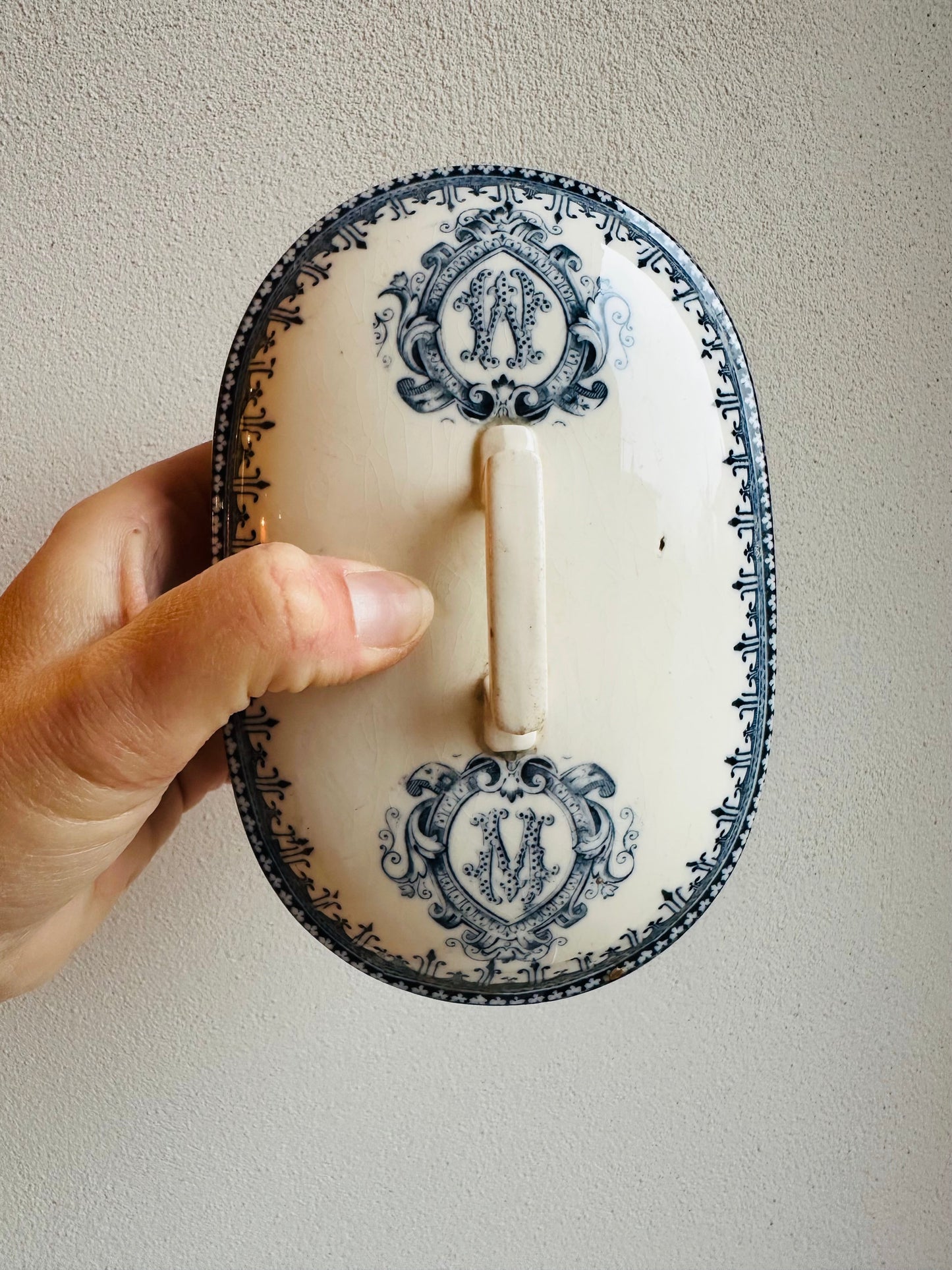 Ensemble de toilettes très ancien terre de fer De Raymonde à Zoé