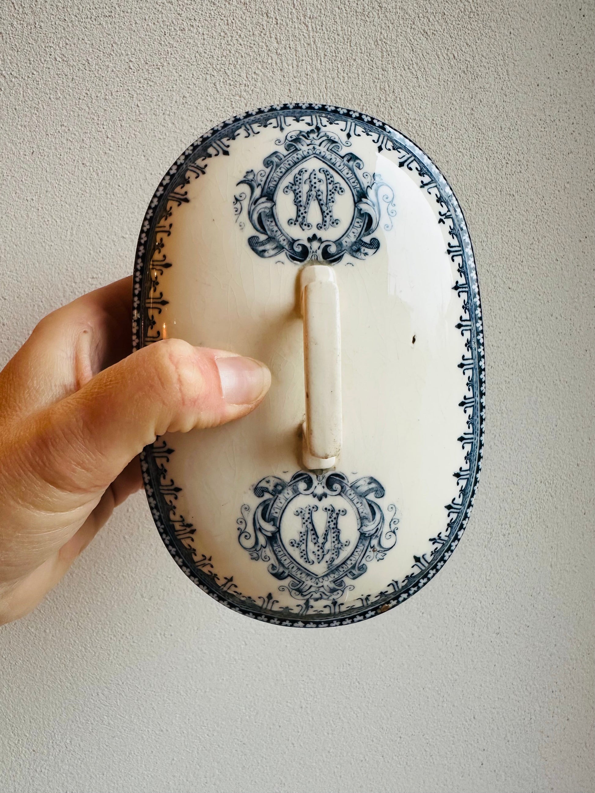 Ensemble de toilettes très ancien terre de fer De Raymonde à Zoé