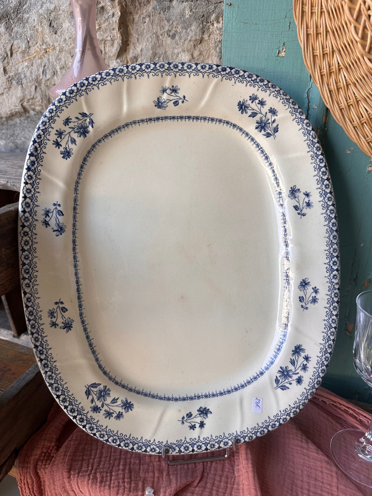 Plat oval terre de fer bleu De Raymonde à Zoé