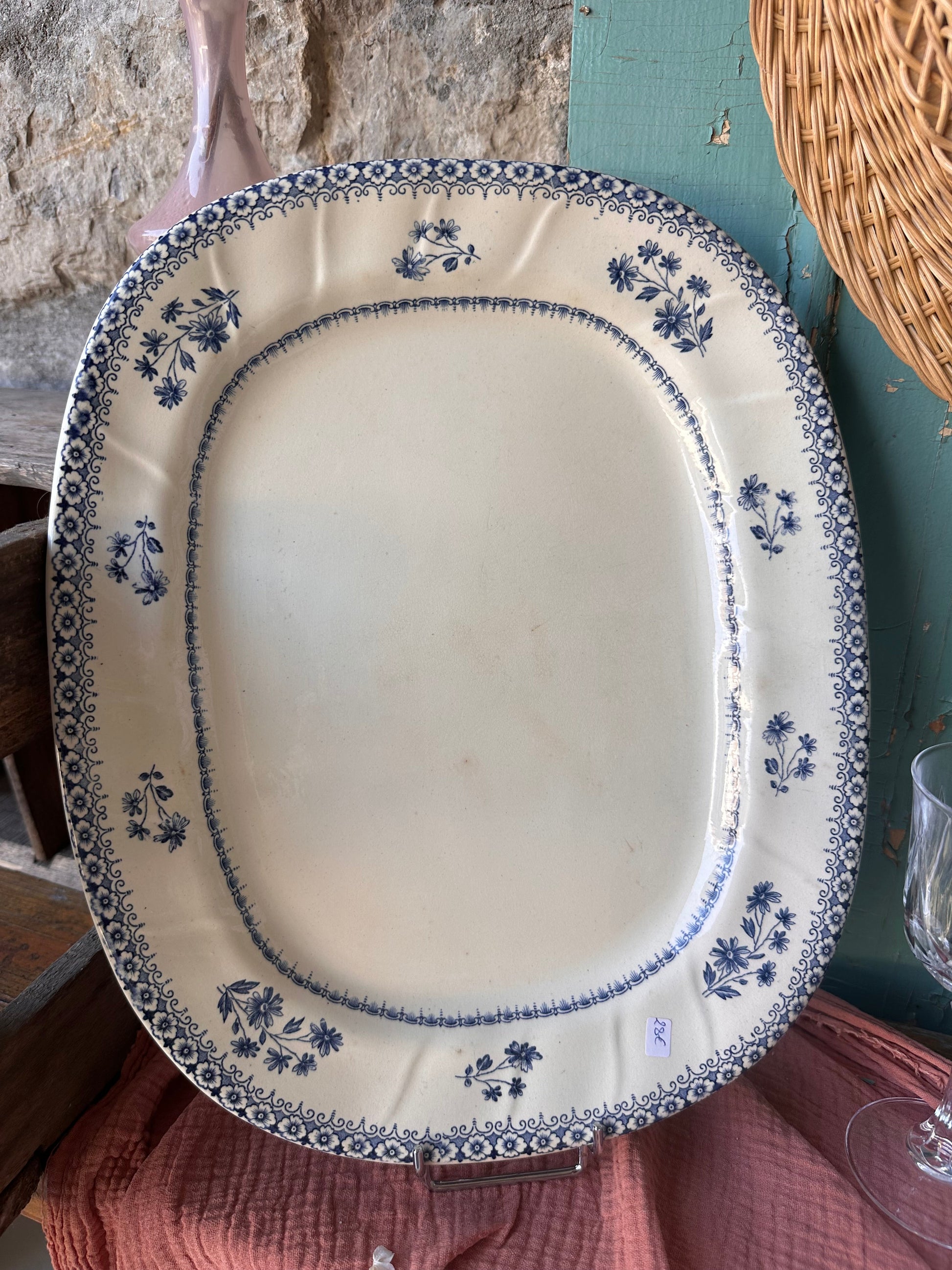 Plat oval terre de fer bleu De Raymonde à Zoé