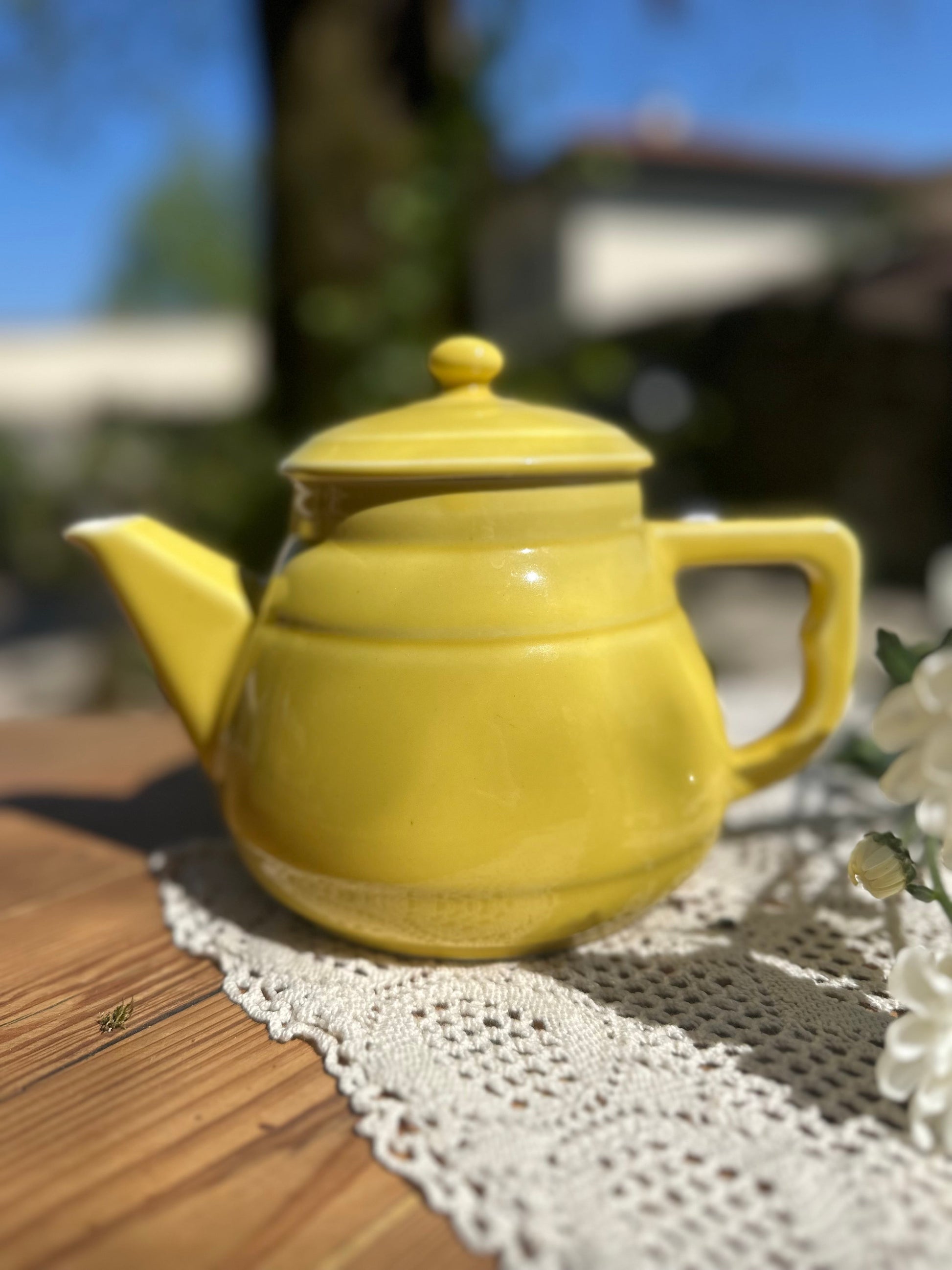 Theiere vintage en faïence jaune De Raymonde à Zoé