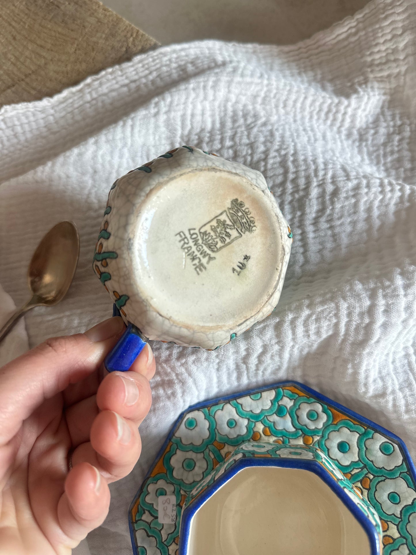 Ensemble rare de 2 tasses et 1 soucoupe assorties en faïence Longwy