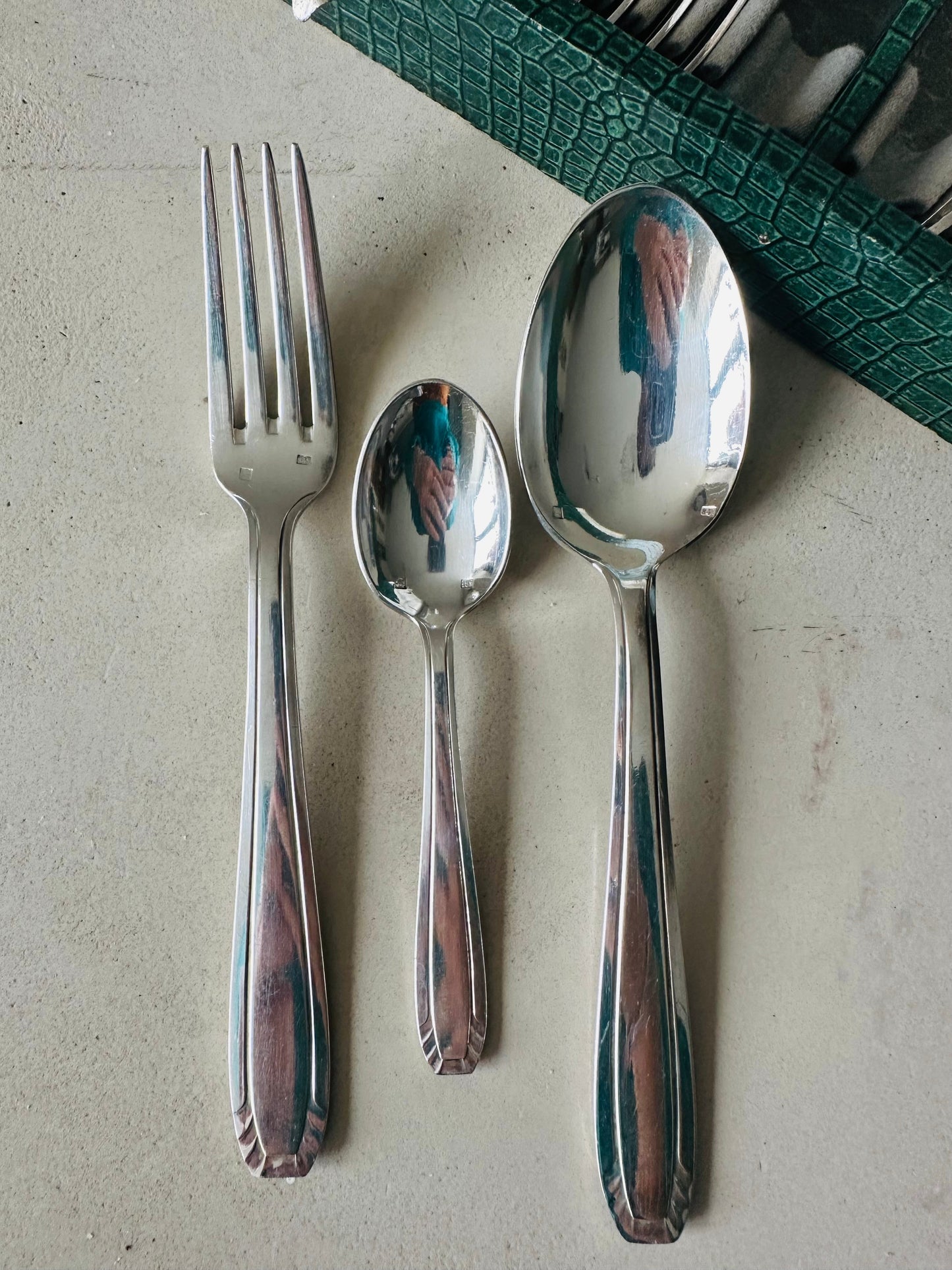 Ménagère complète en métal argenté De Raymonde à Zoé