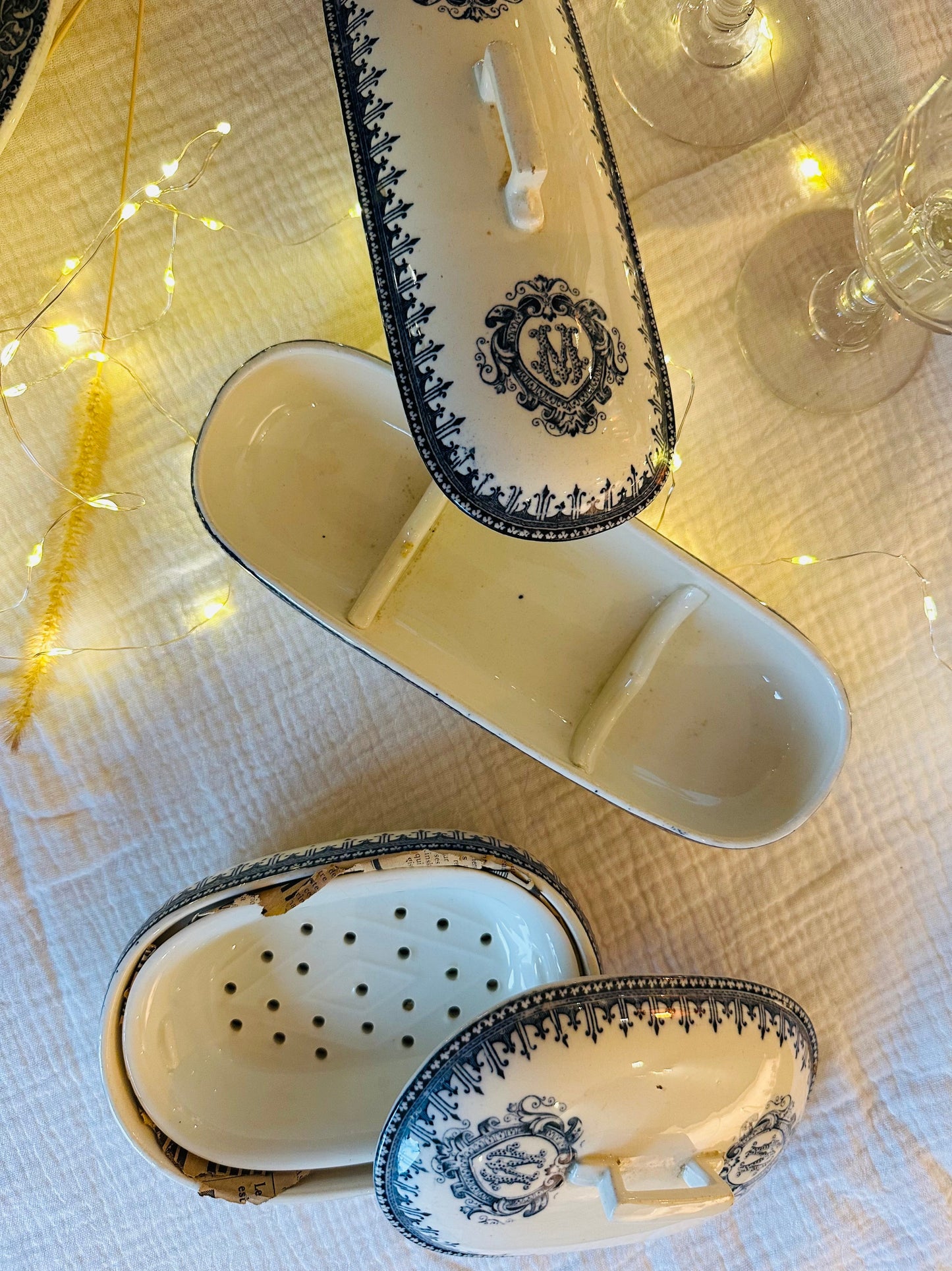 Ensemble de toilettes très ancien terre de fer De Raymonde à Zoé