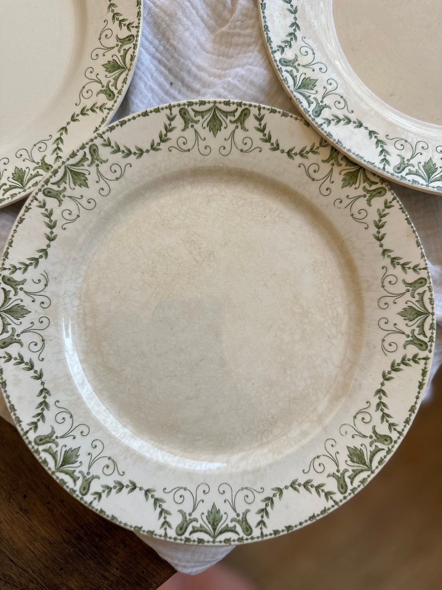 4 assiettes plates terre de fer De Raymonde à Zoé