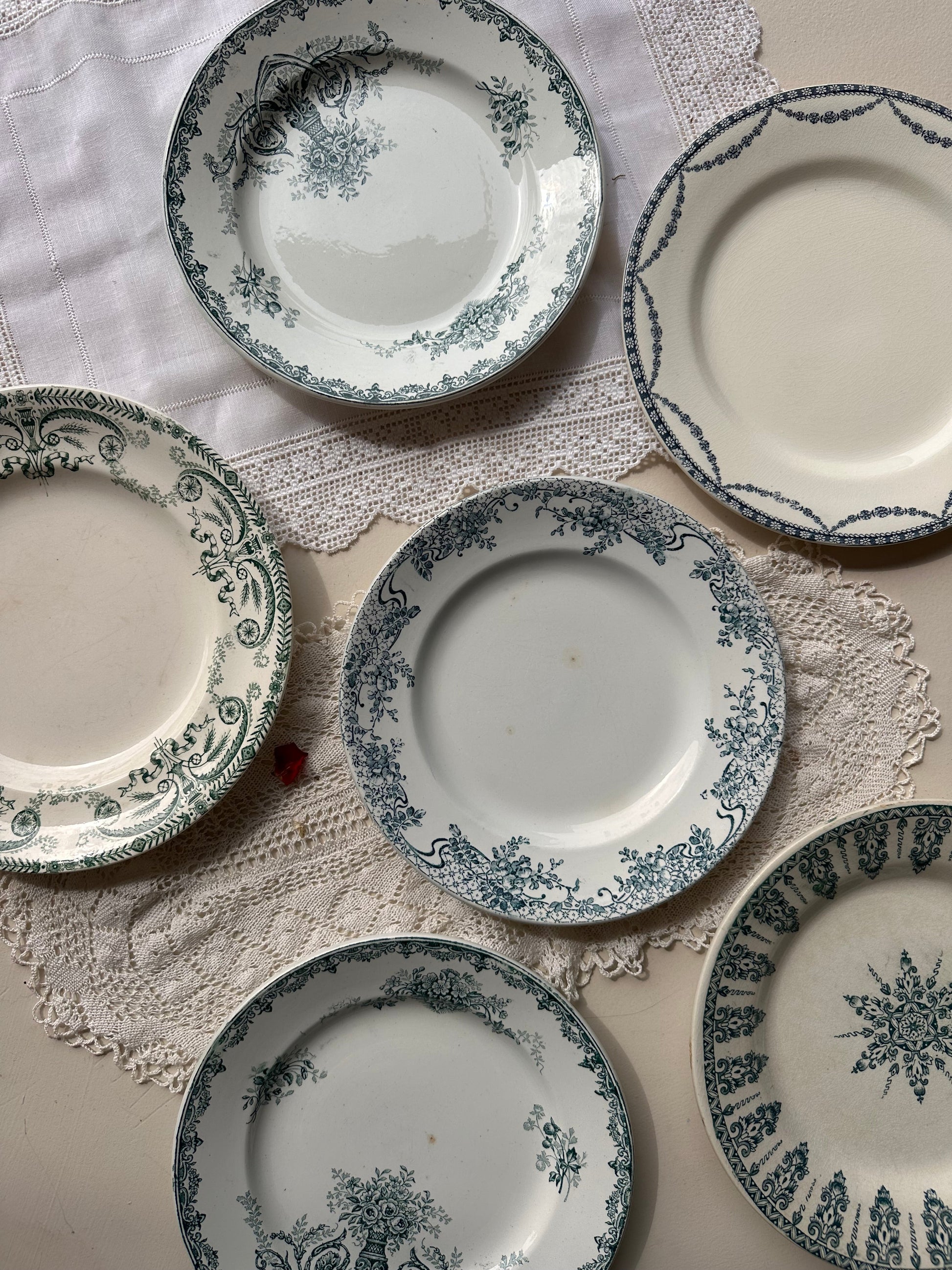 Ensemble de 6 assiettes plate terre de fer De Raymonde à Zoé