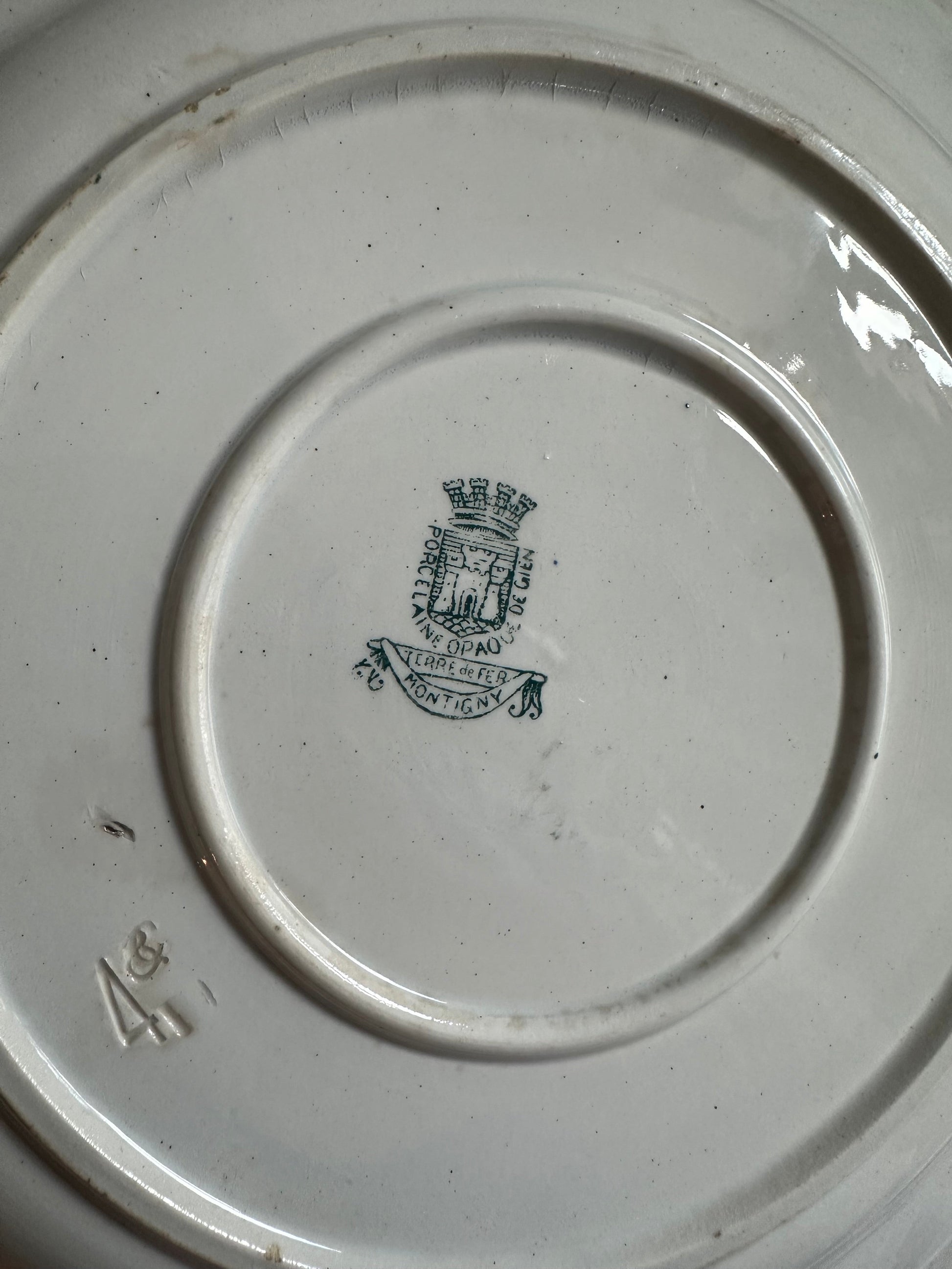 Très grand plat rond de service en terre de fer De Raymonde à Zoé