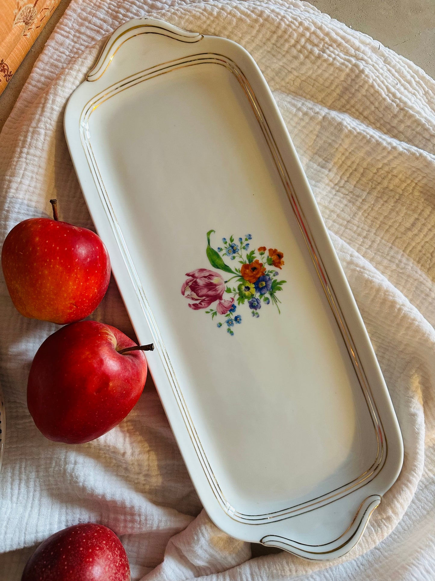 Plat a cake en porcelaine de Limoges De Raymonde à Zoé