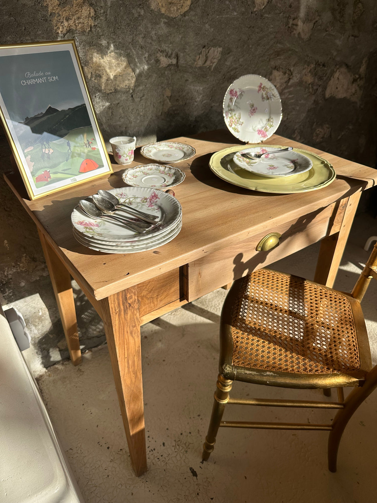 Bureau ancien en noyer De Raymonde à Zoé