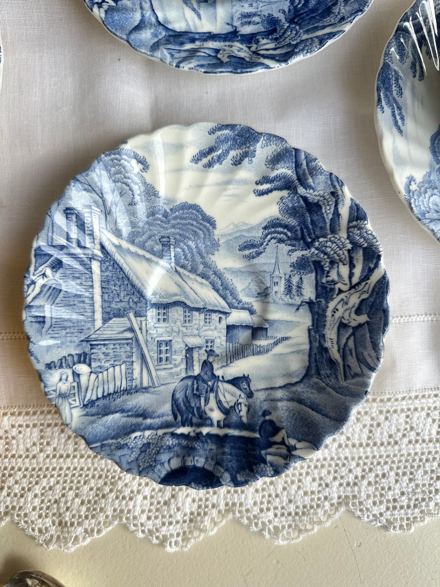 Ensemble de 3 tasses et 3 soucoupes assorties en faïence anglaise De Raymonde à Zoé