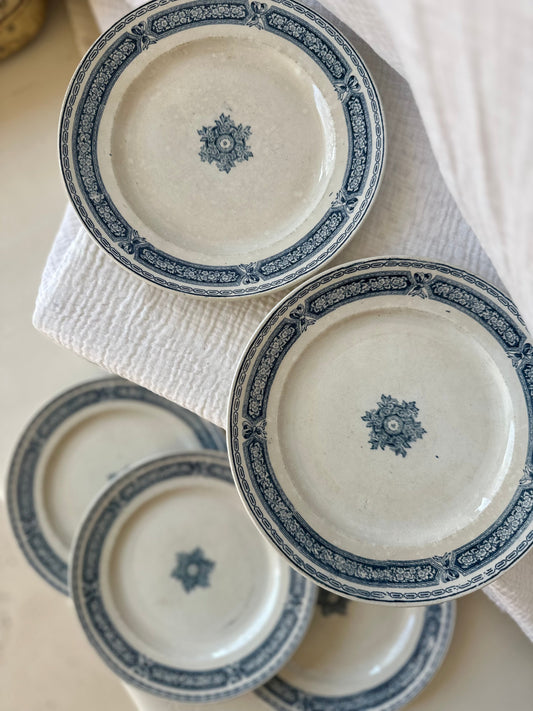 5 assiettes terre de fer De Raymonde à Zoé