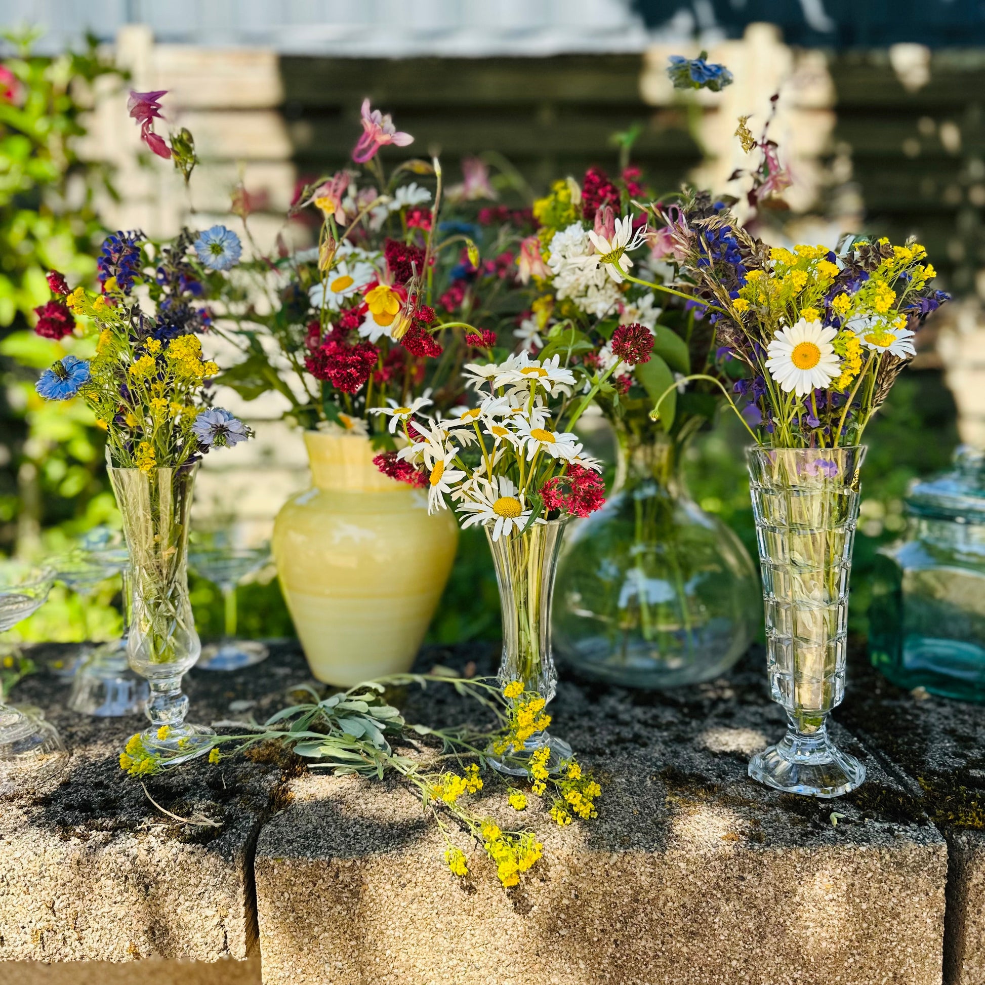 Trio de vases vintage en verre et cristal De Raymonde à Zoé