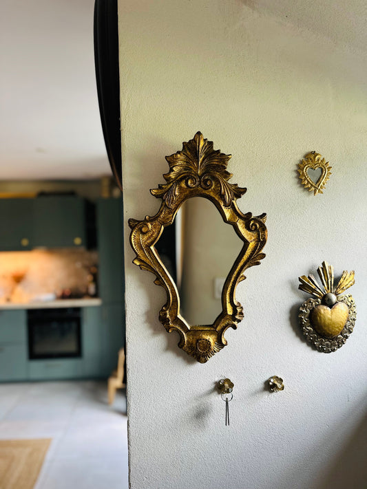 Petit miroir style baroque doré vintage De Raymonde à Zoé
