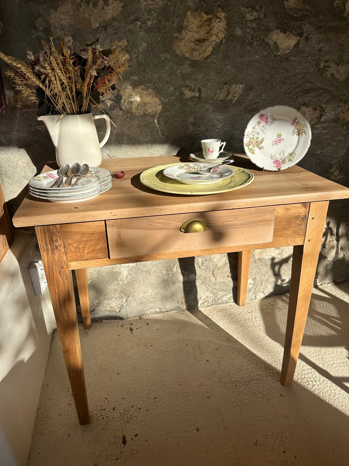 Bureau ancien en noyer De Raymonde à Zoé