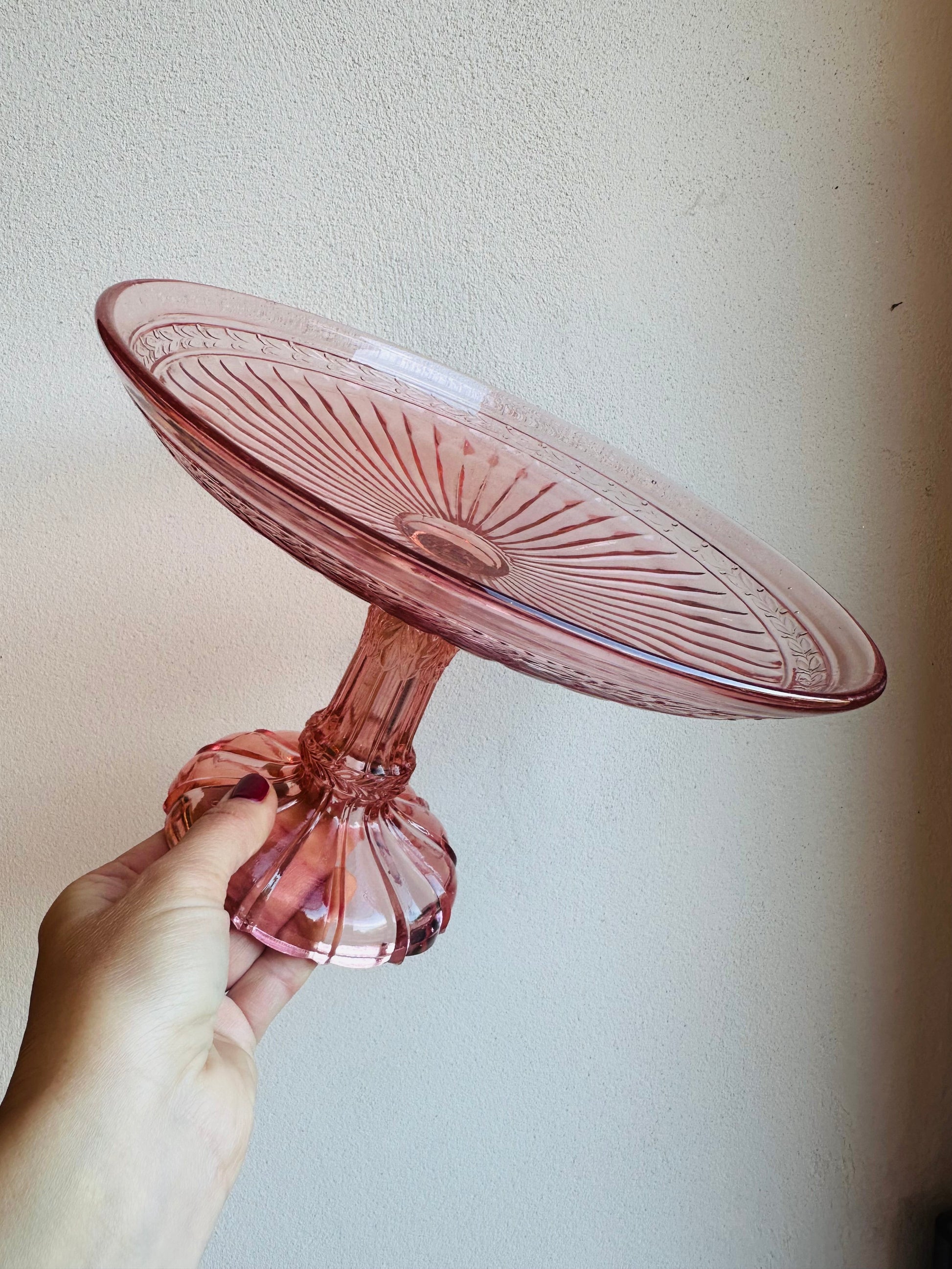 Coupe en verre moulé rose De Raymonde à Zoé