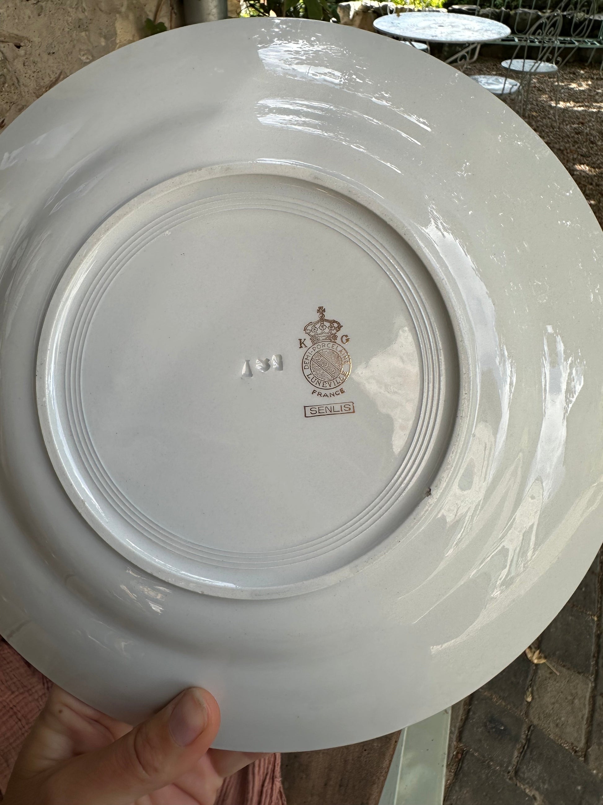 Plat rond en faïence de Luneville De Raymonde à Zoé